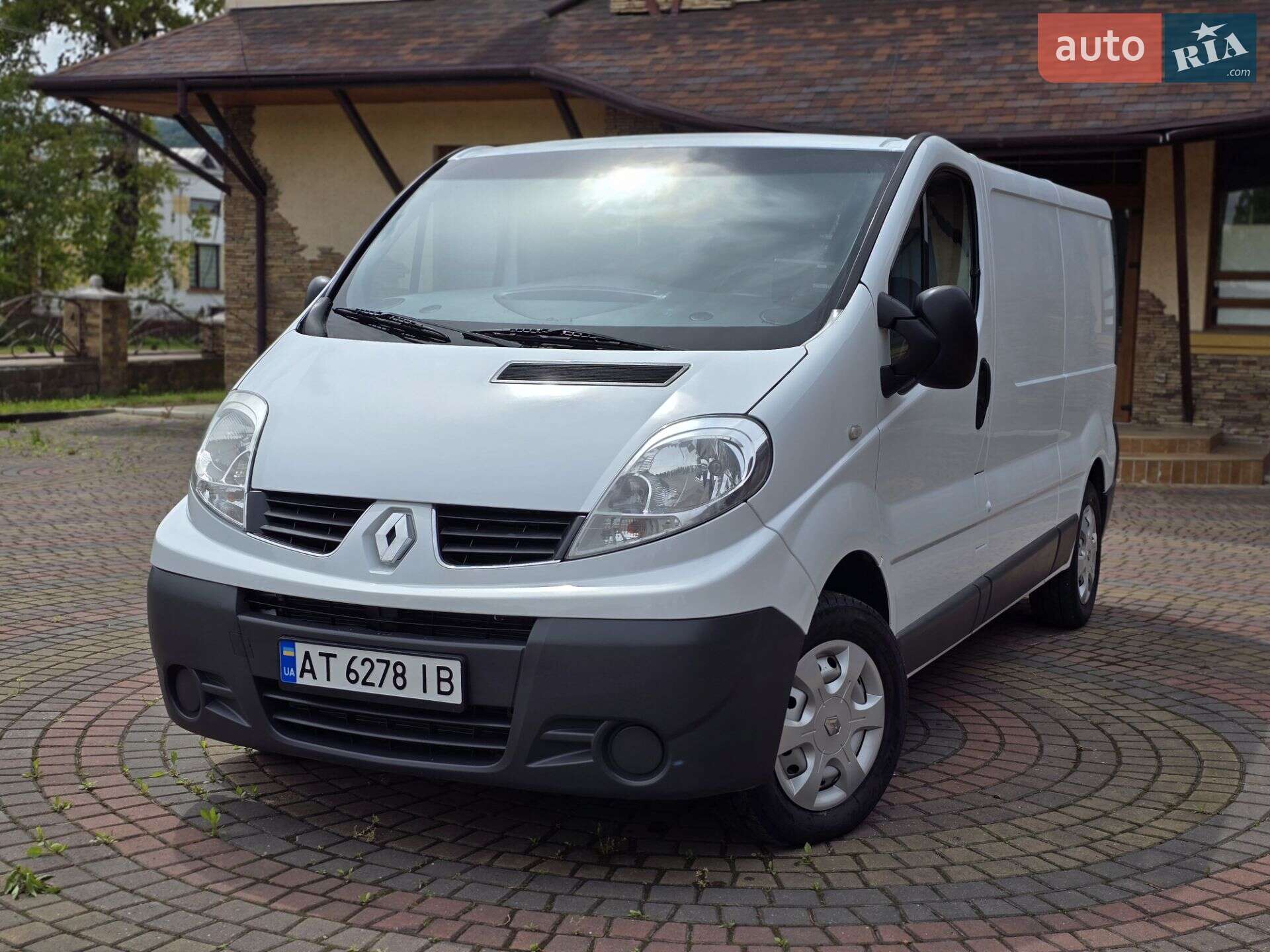 RENAULT TRAFIC 2012