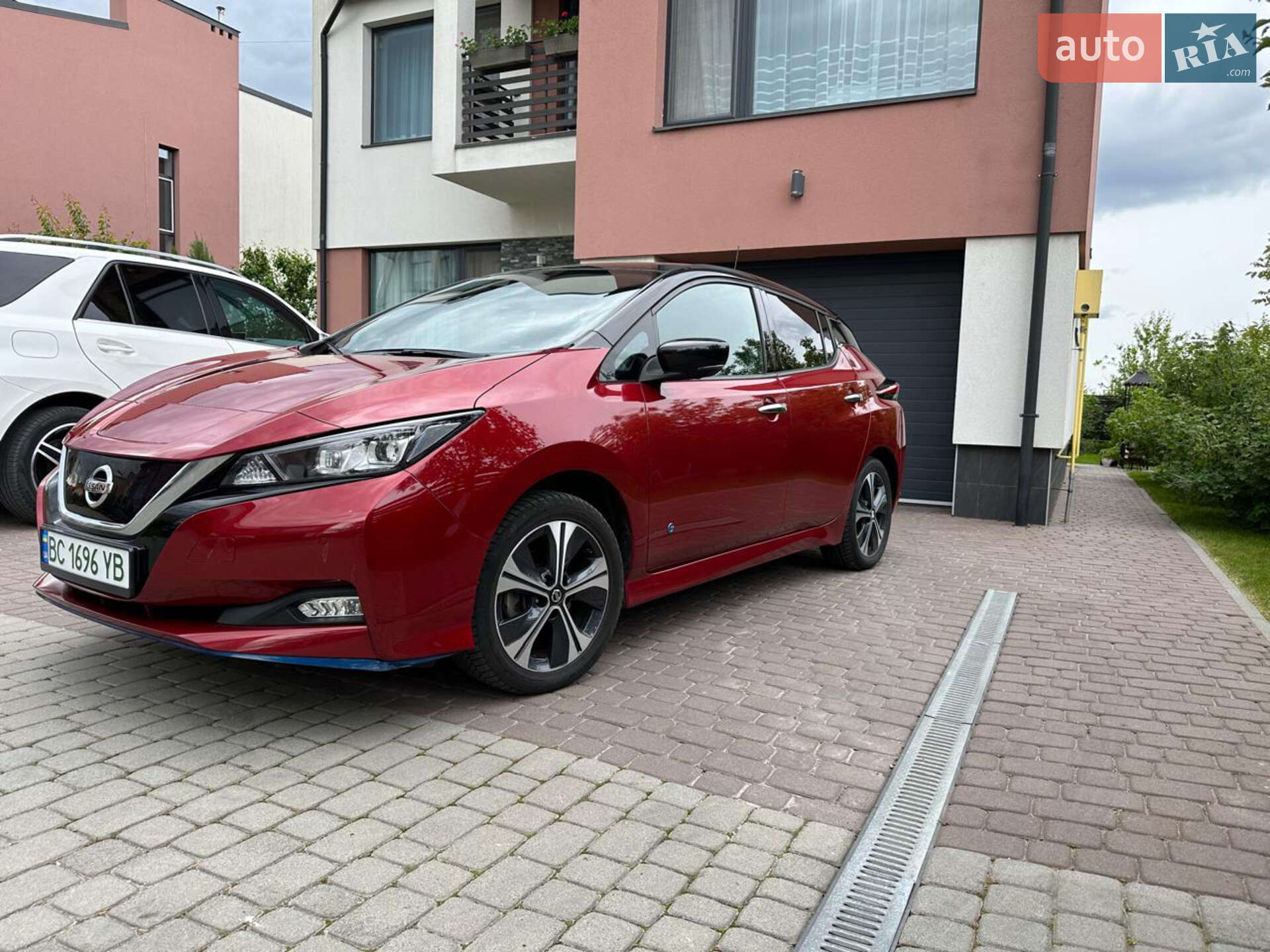 Головне фото звіту автомобіля NISSAN LEAF 2019