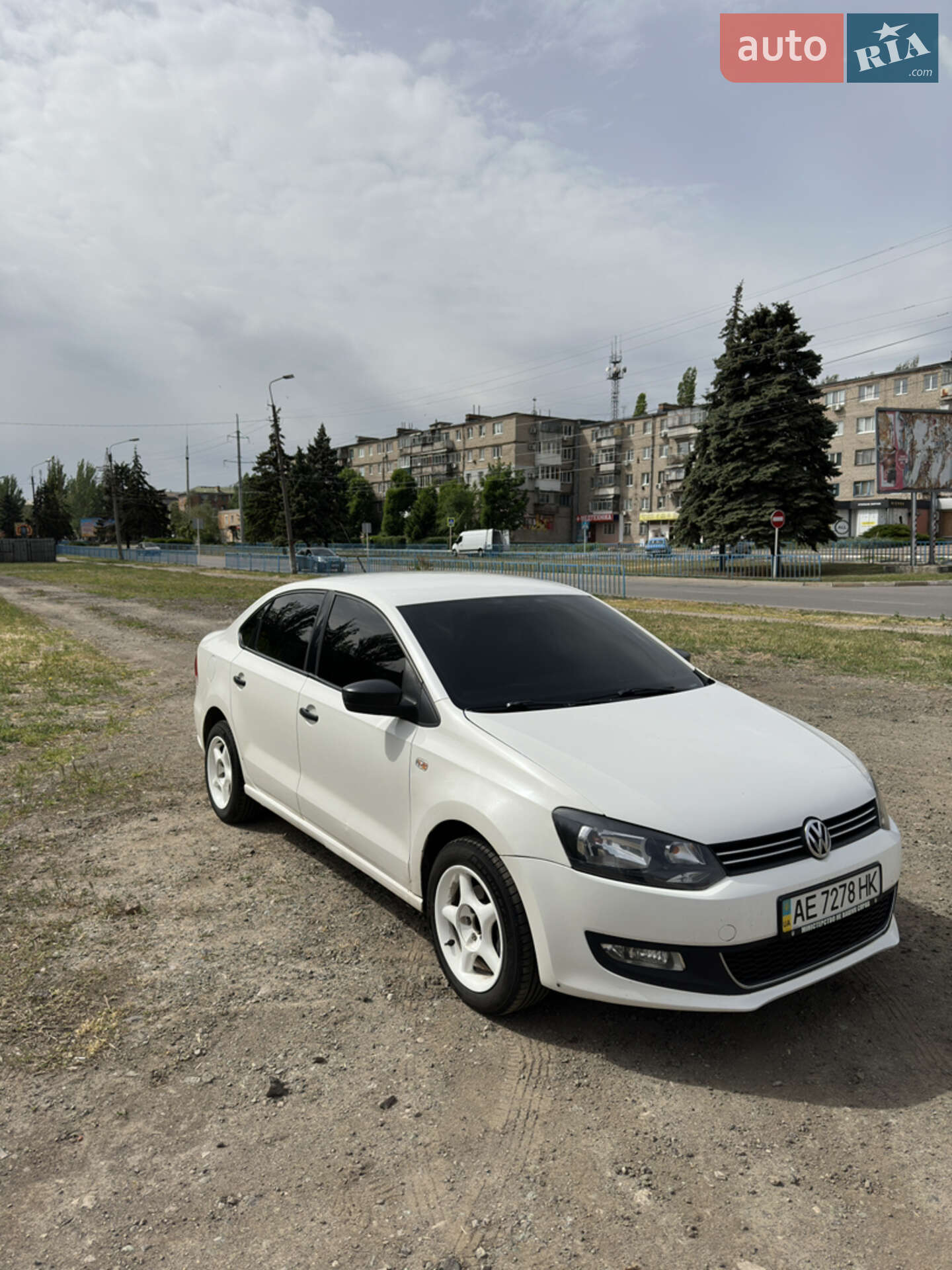 VOLKSWAGEN POLO 2012