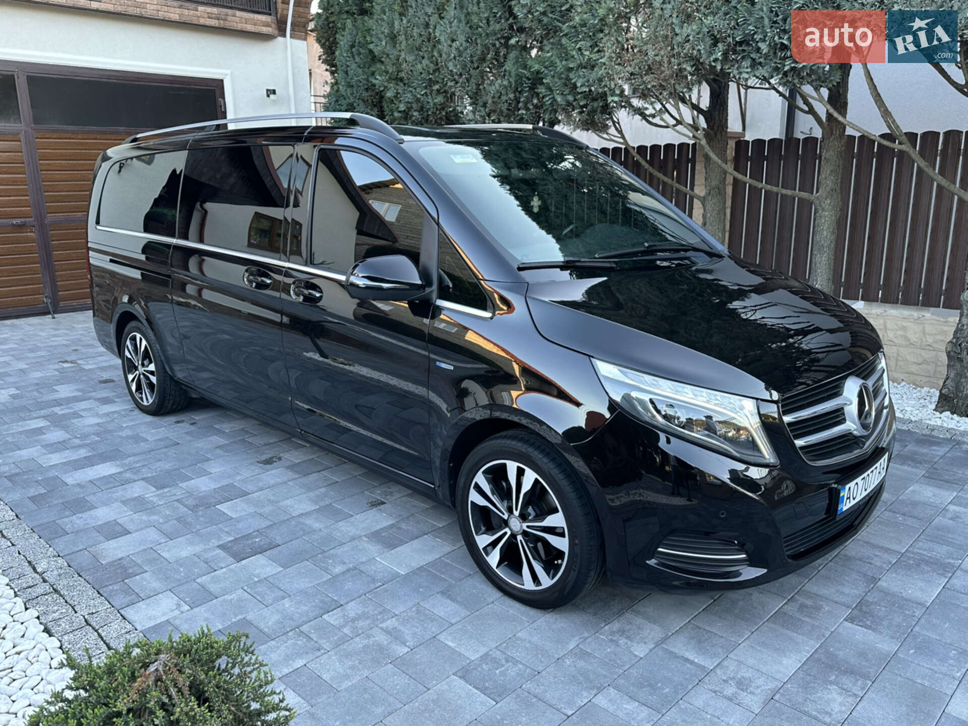 MERCEDES-BENZ V 250 2016