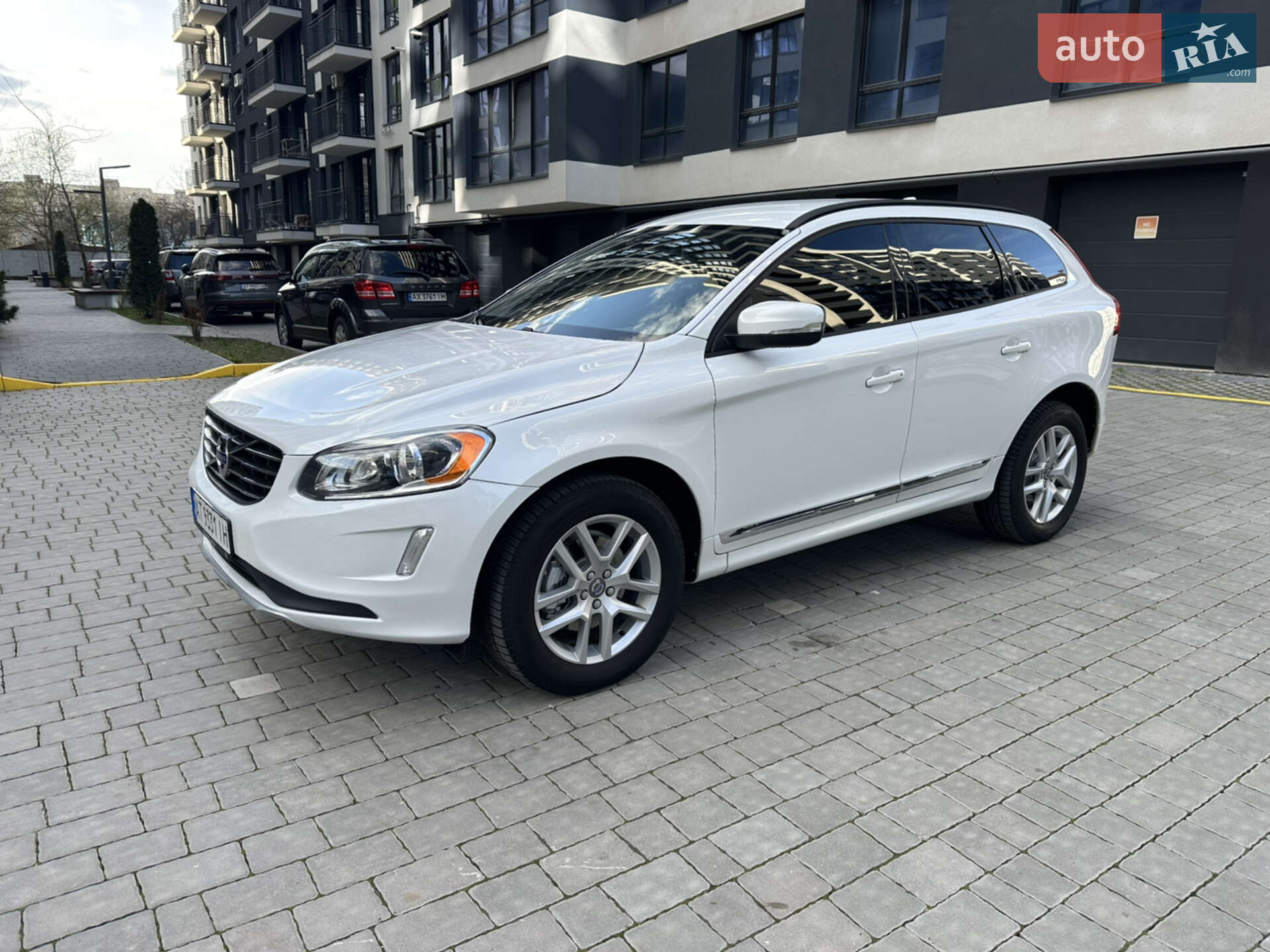 VOLVO XC60 2017