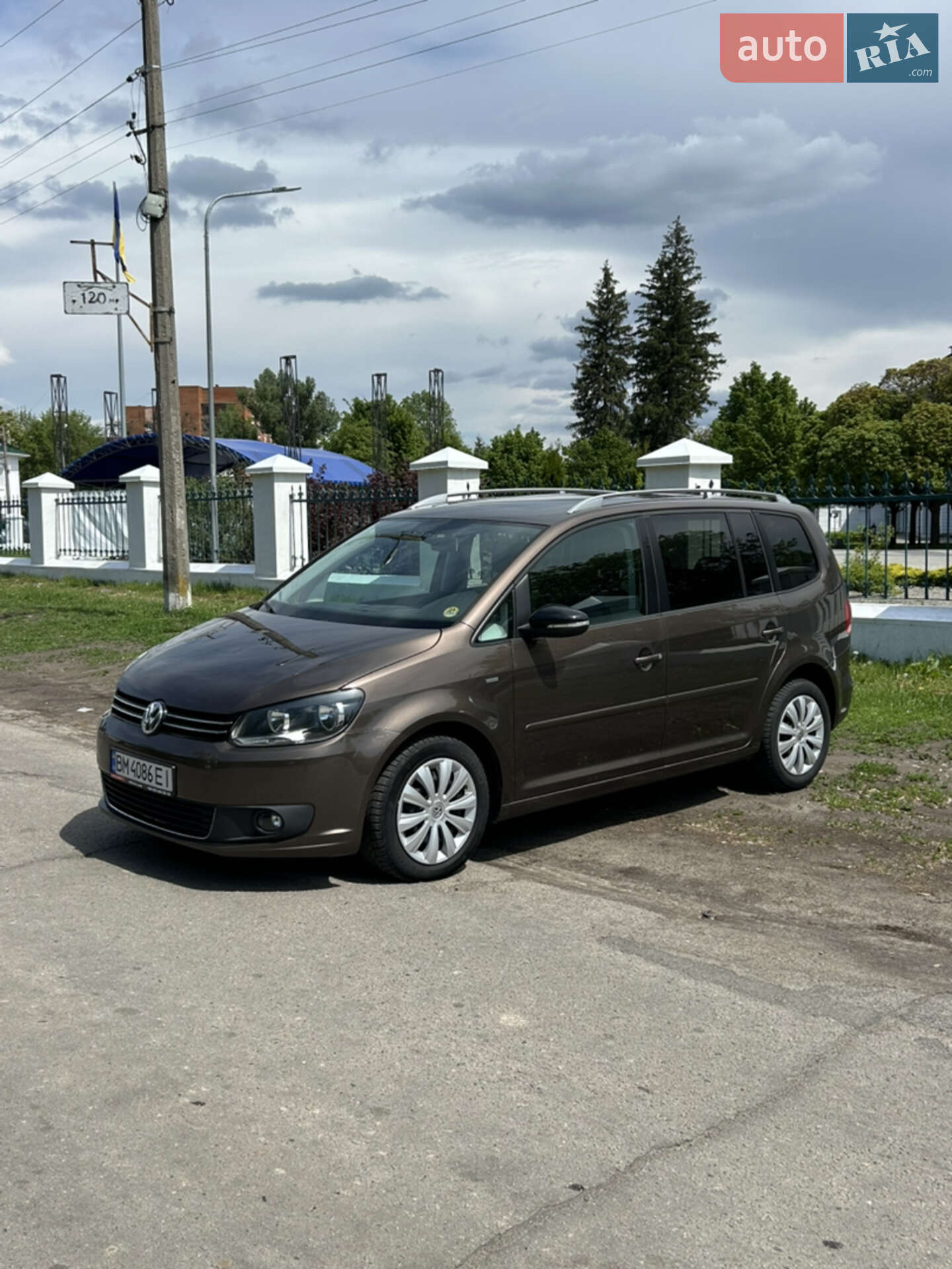 VOLKSWAGEN TOURAN 2012