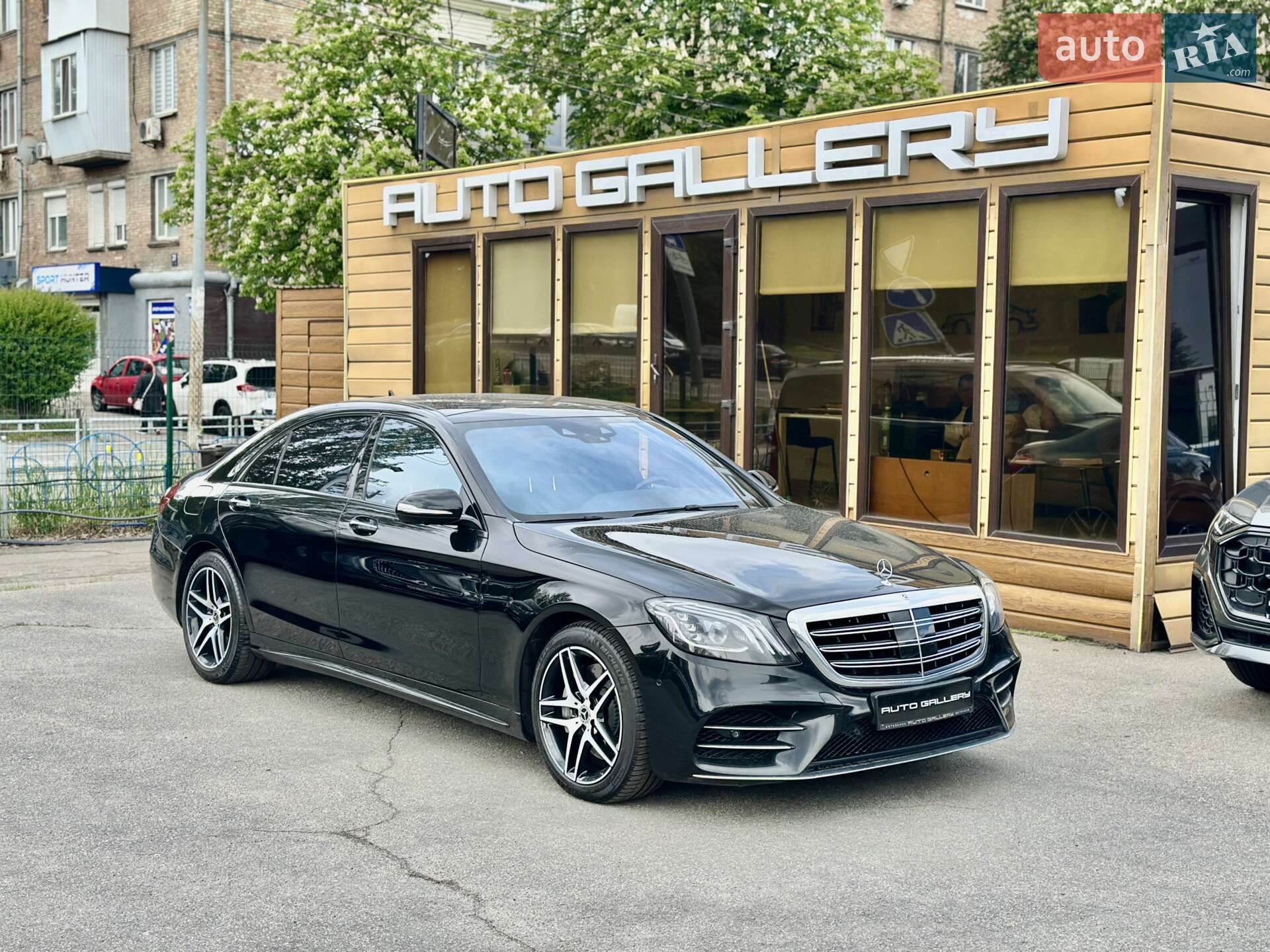 MERCEDES-BENZ S 560