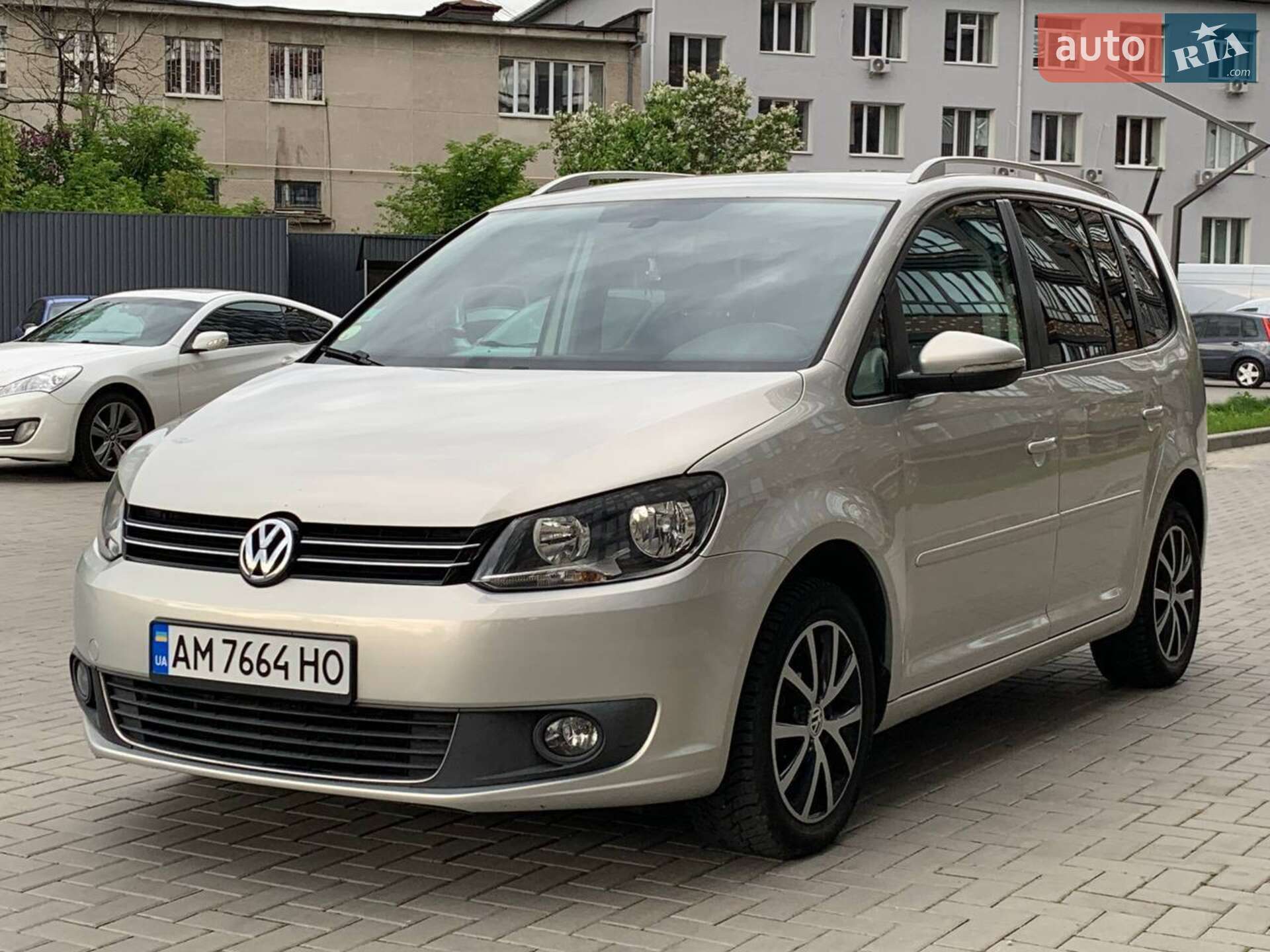 VOLKSWAGEN TOURAN 2010