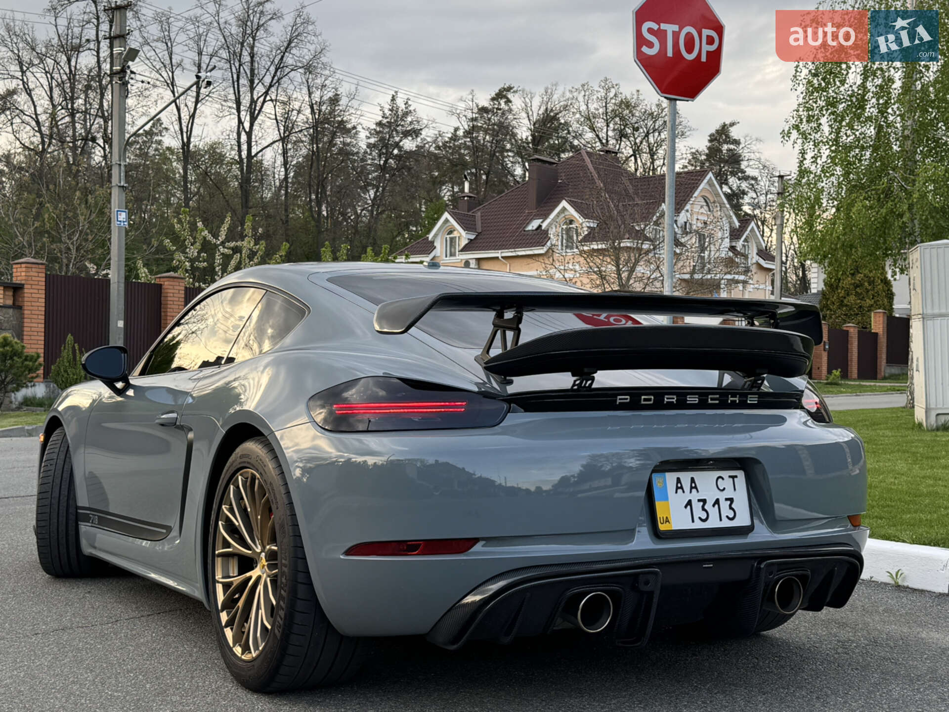 PORSCHE CAYMAN 718 2018