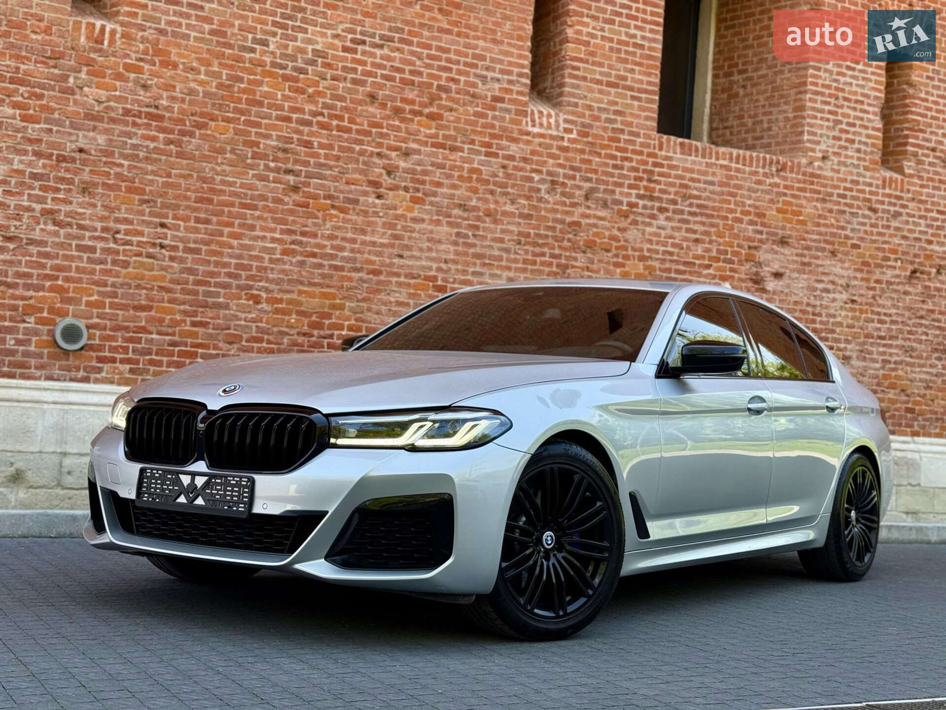 Головне фото звіту автомобіля BMW 530I 2021