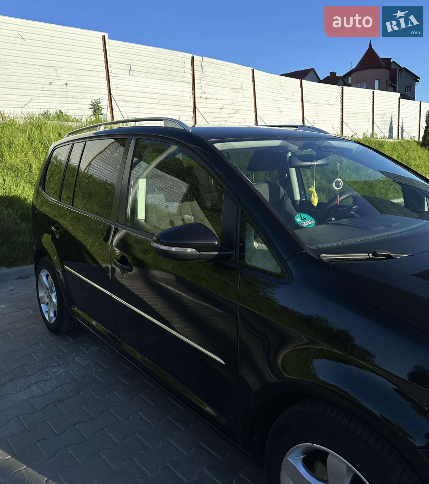 VOLKSWAGEN TOURAN 2012