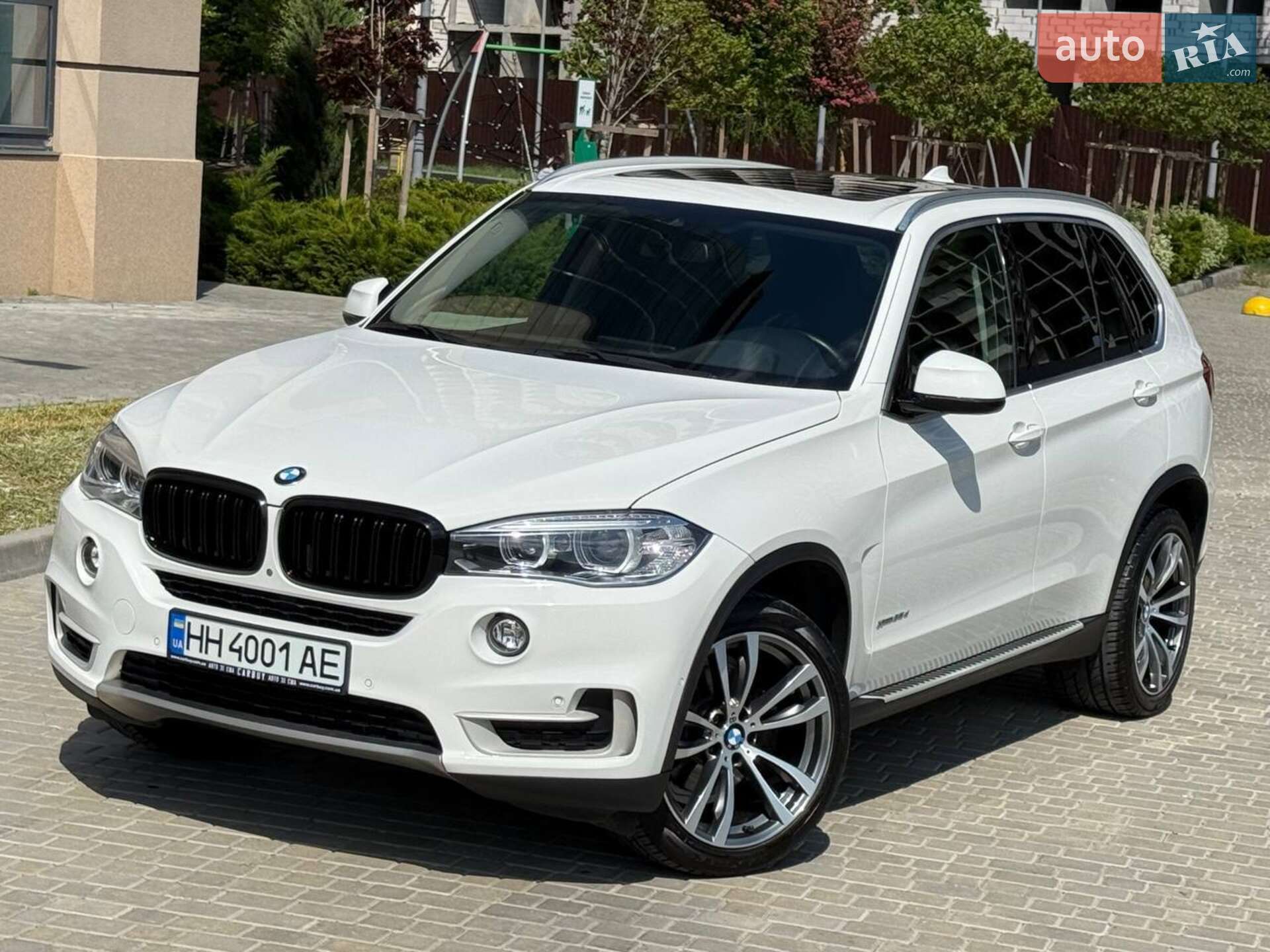 Головне фото звіту автомобіля BMW X5 2016