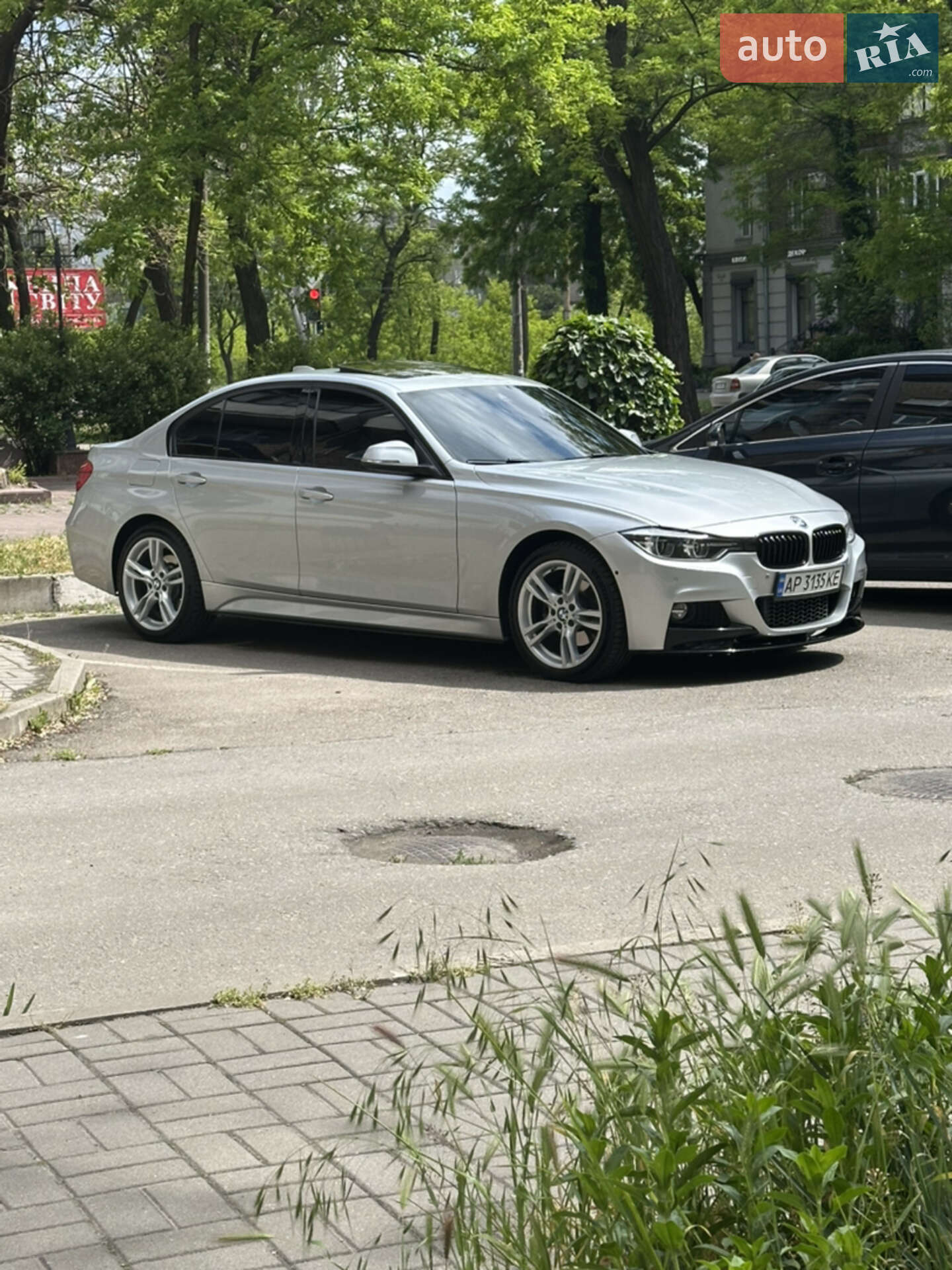 Головне фото звіту автомобіля BMW 330I 2017