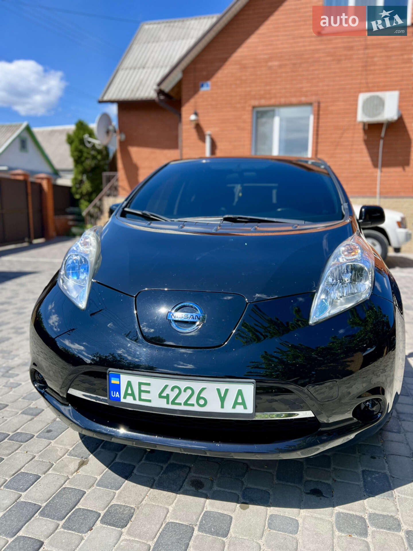 NISSAN LEAF