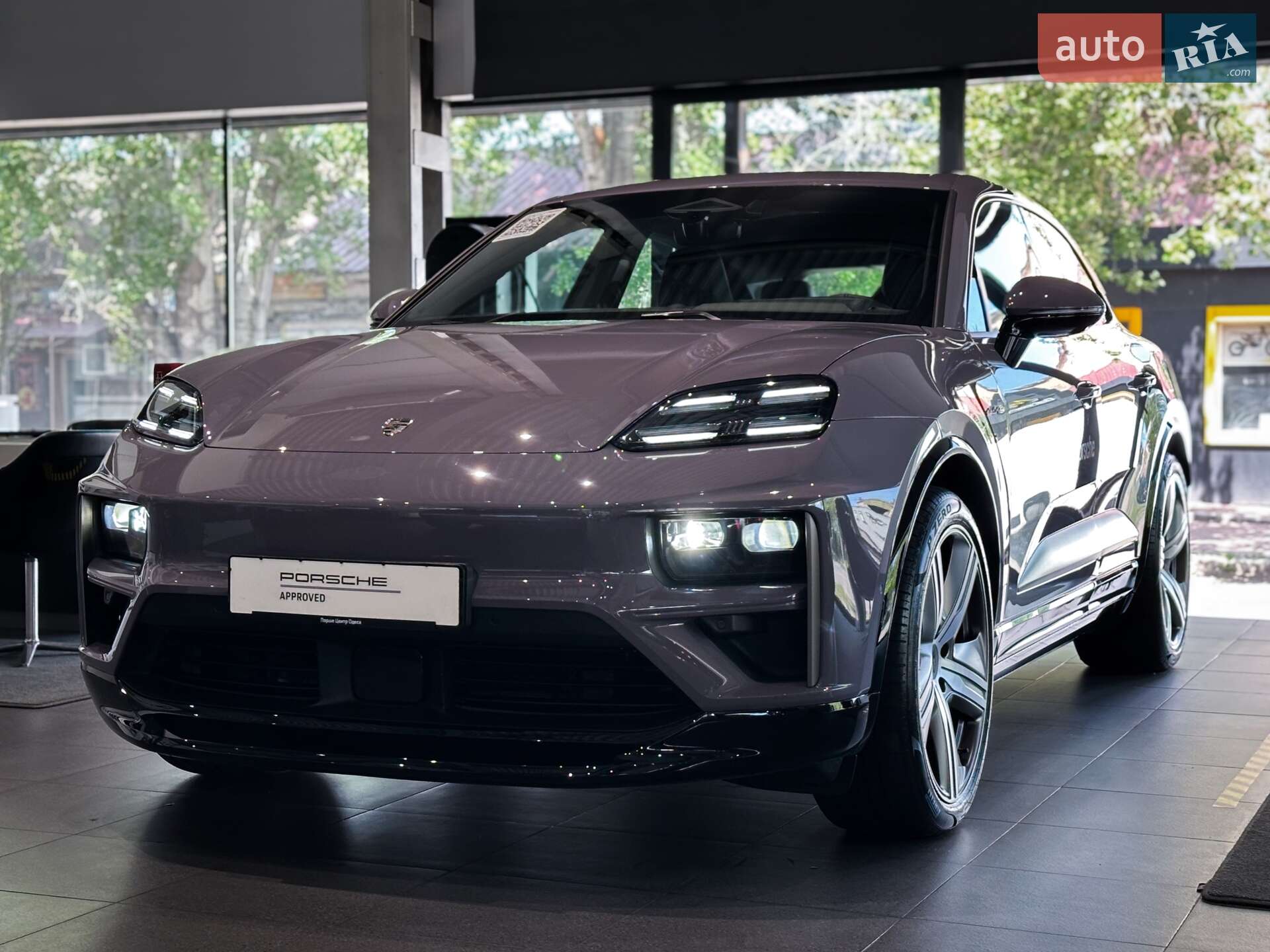 PORSCHE MACAN TURBO 2024