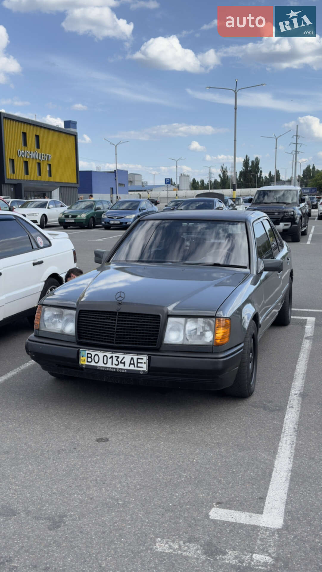 MERCEDES-BENZ 230 1985