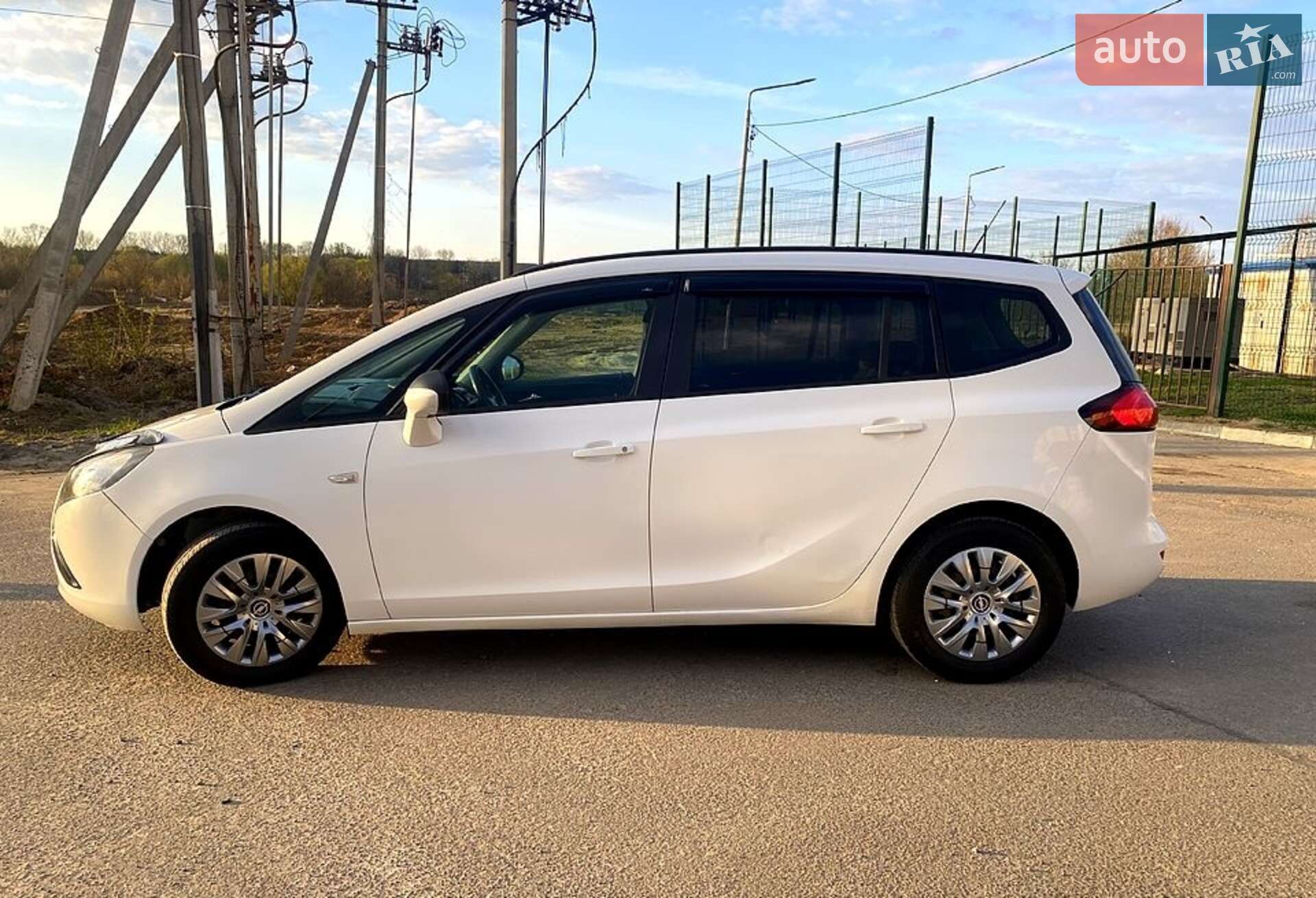 Головне фото звіту автомобіля OPEL ZAFIRA 2014