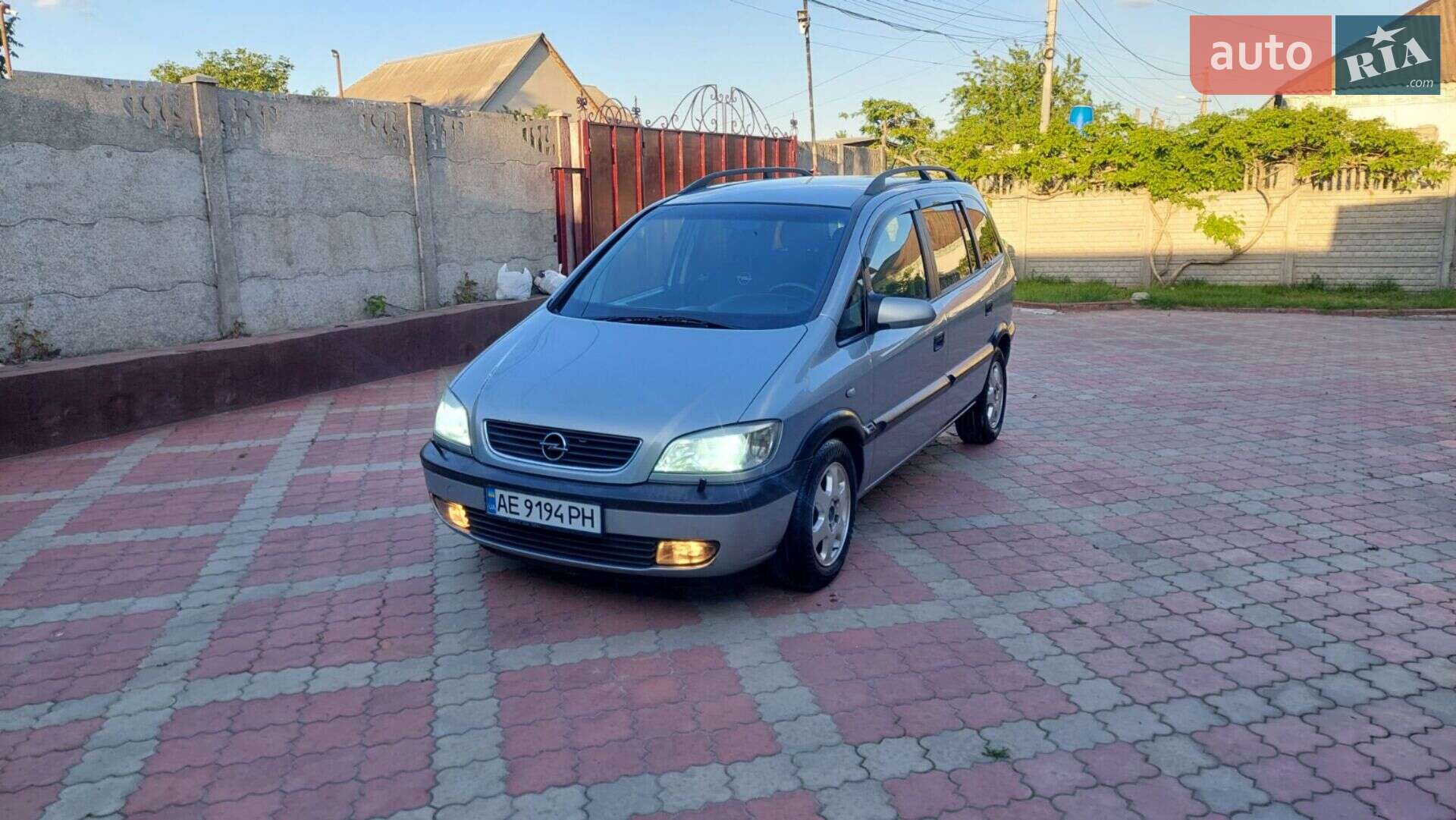 OPEL ZAFIRA 2000