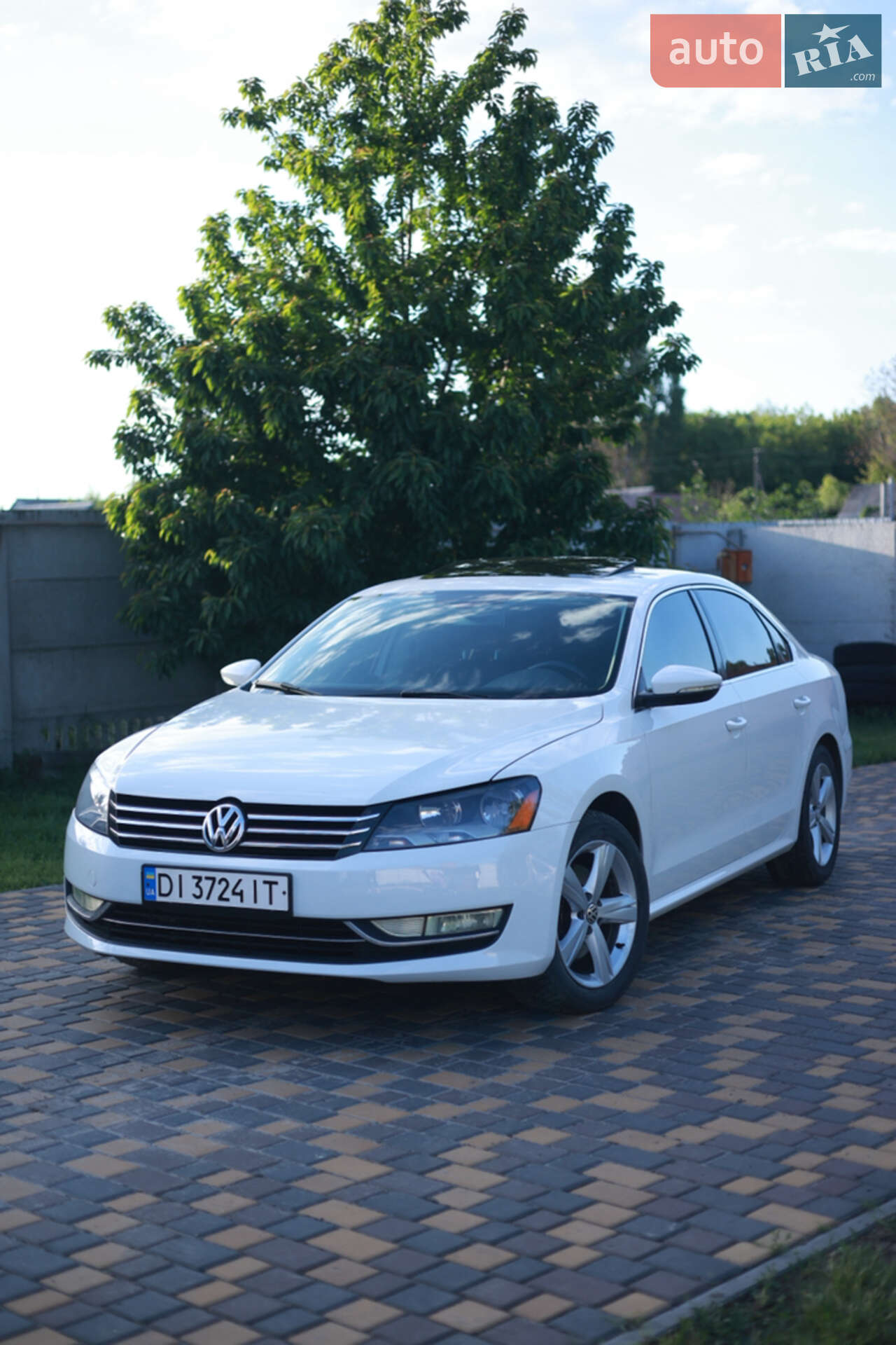 VOLKSWAGEN PASSAT 2012