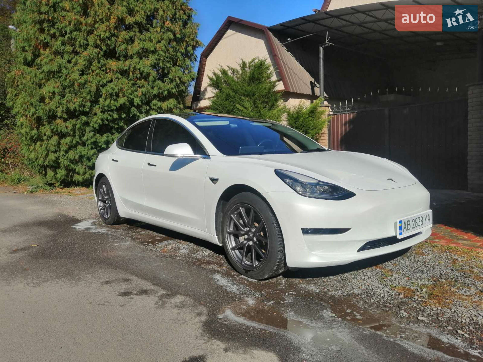 Головне фото звіту автомобіля TESLA MODEL 3 2018