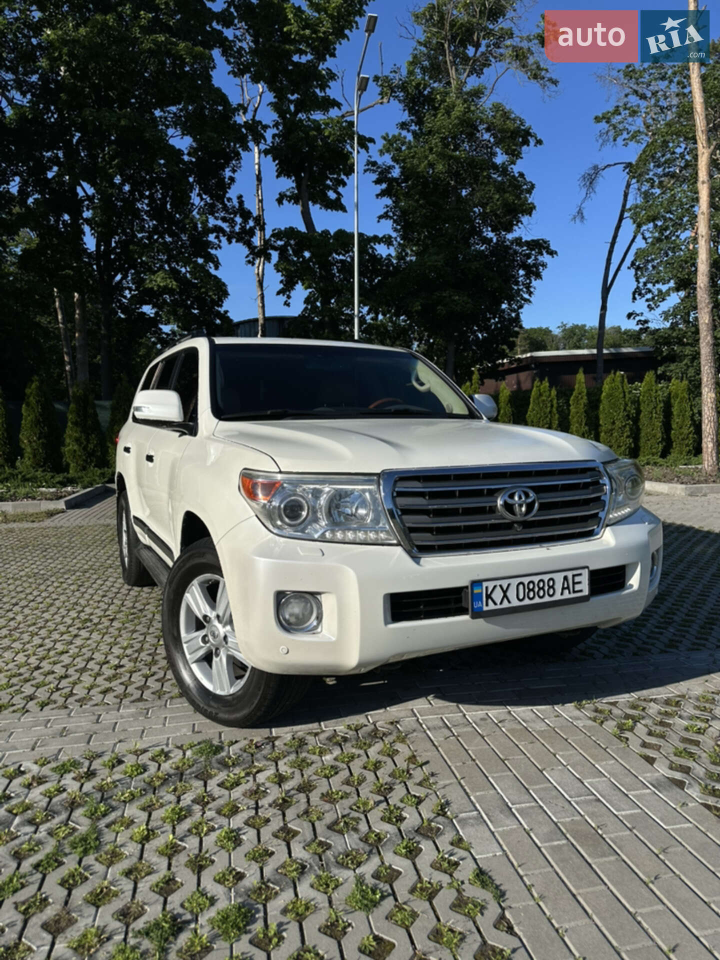 Головне фото звіту автомобіля TOYOTA LAND CRUISER 200 2012