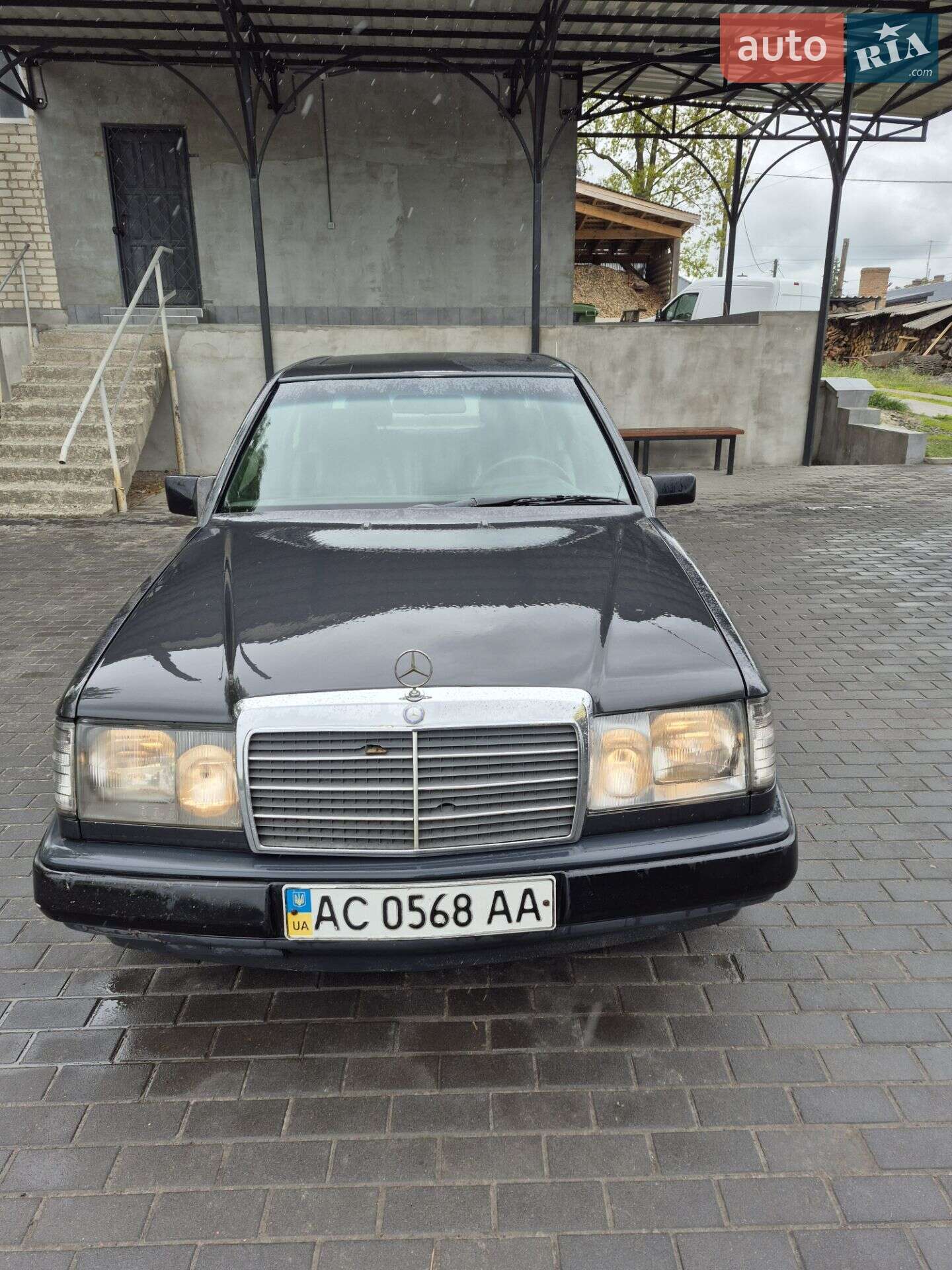 Головне фото звіту автомобіля MERCEDES-BENZ 124 1989