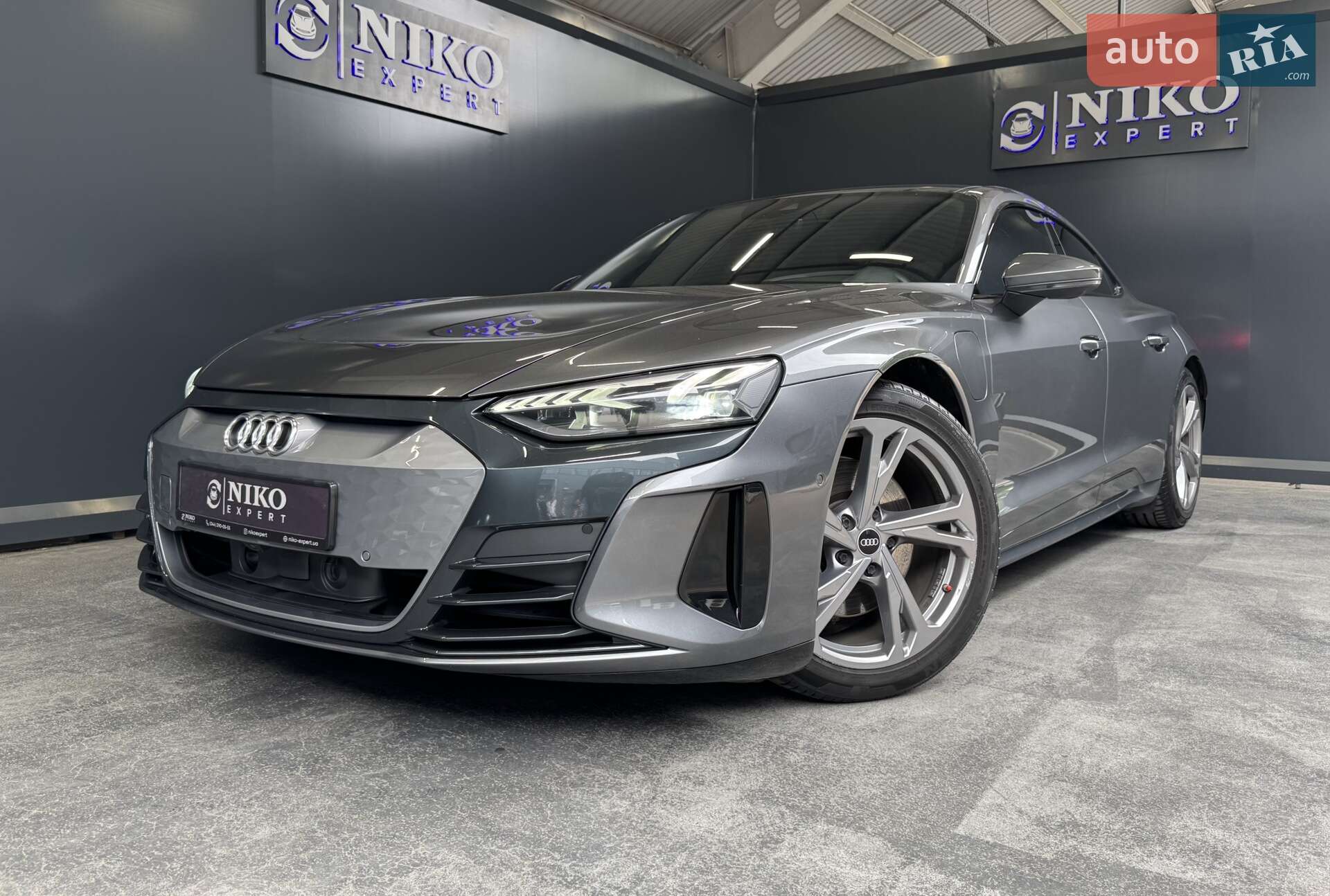Головне фото звіту автомобіля AUDI E-TRON GT 2021