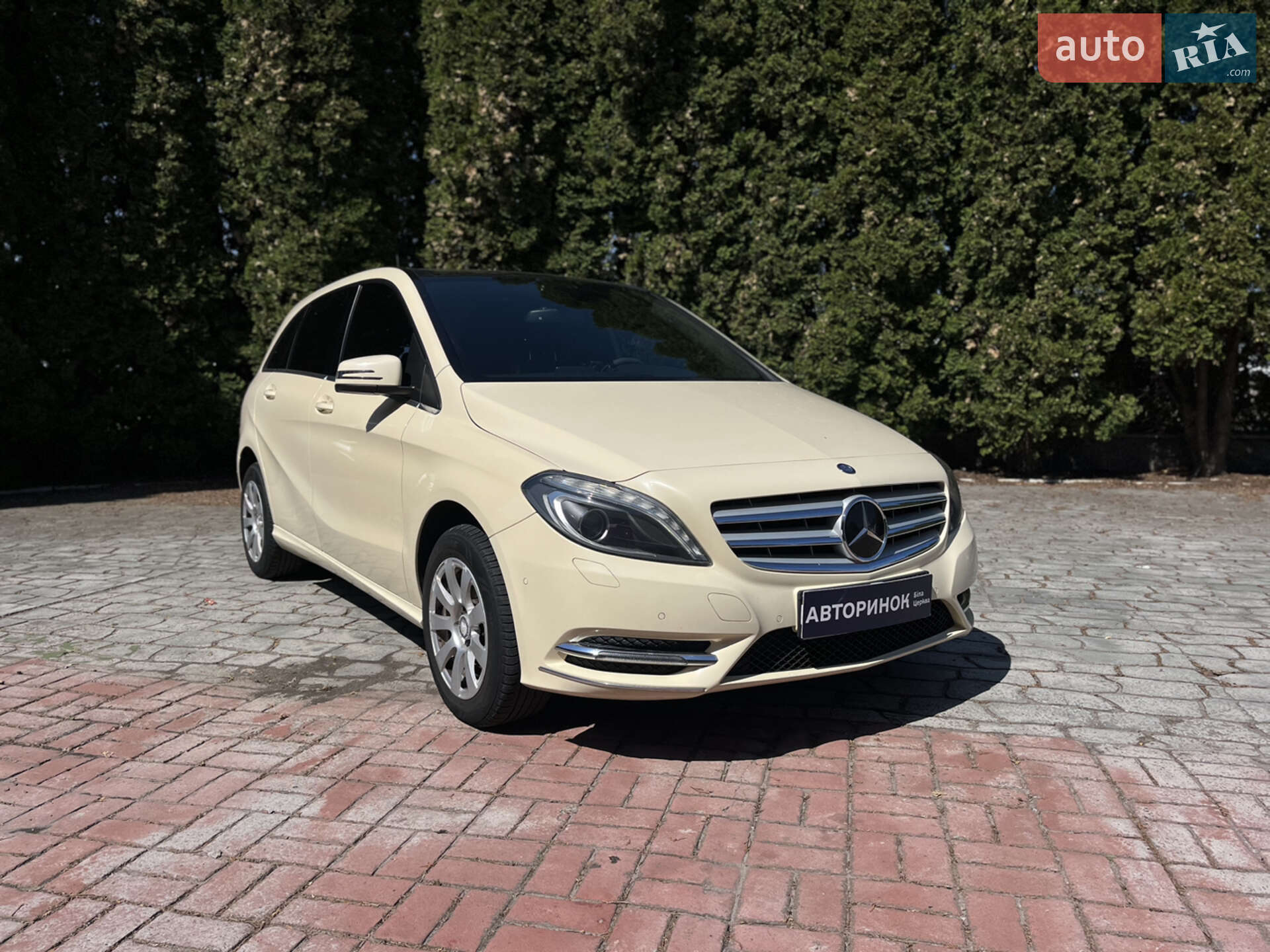 MERCEDES-BENZ B 180 2014