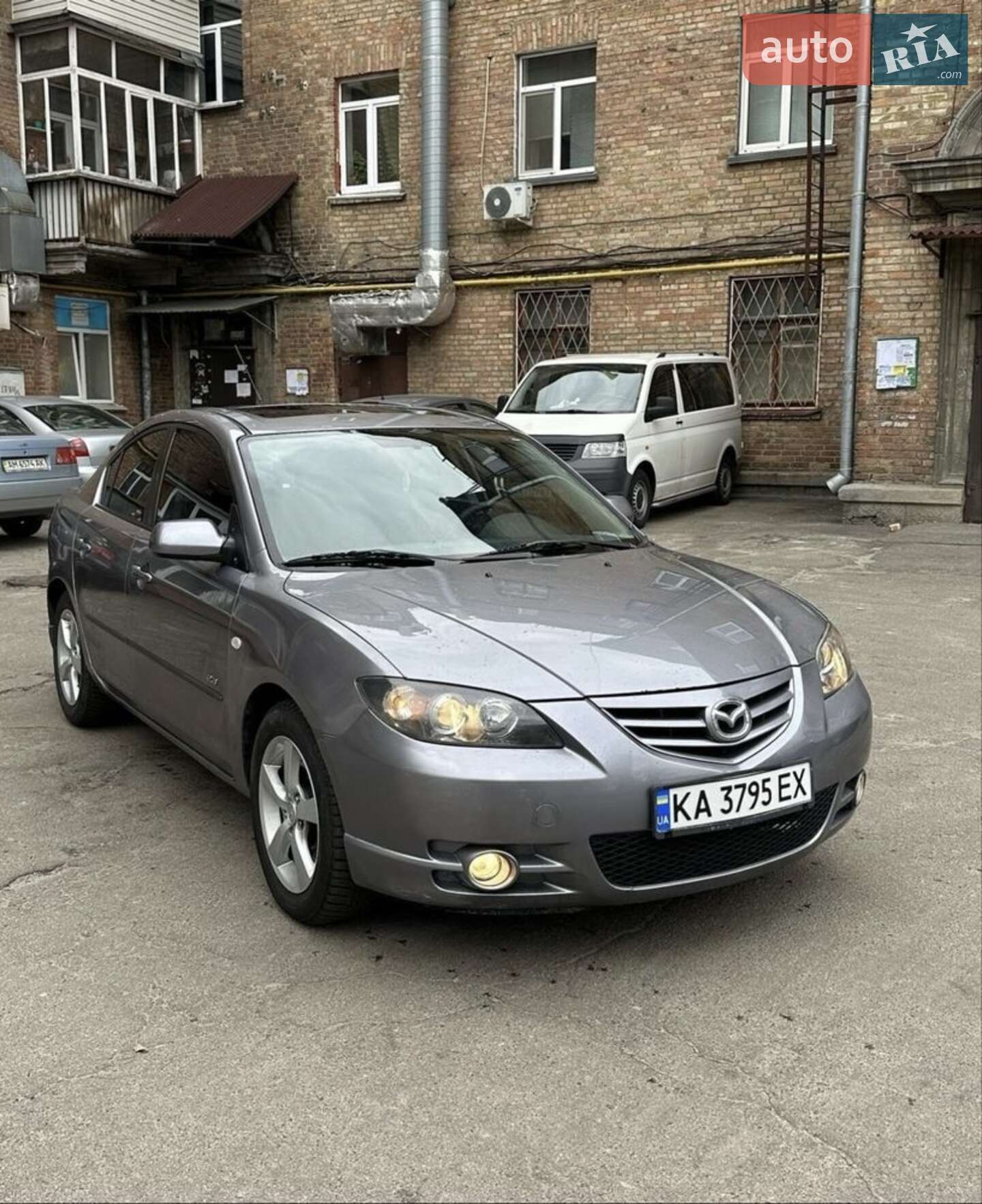 Головне фото звіту автомобіля MAZDA 3 2005