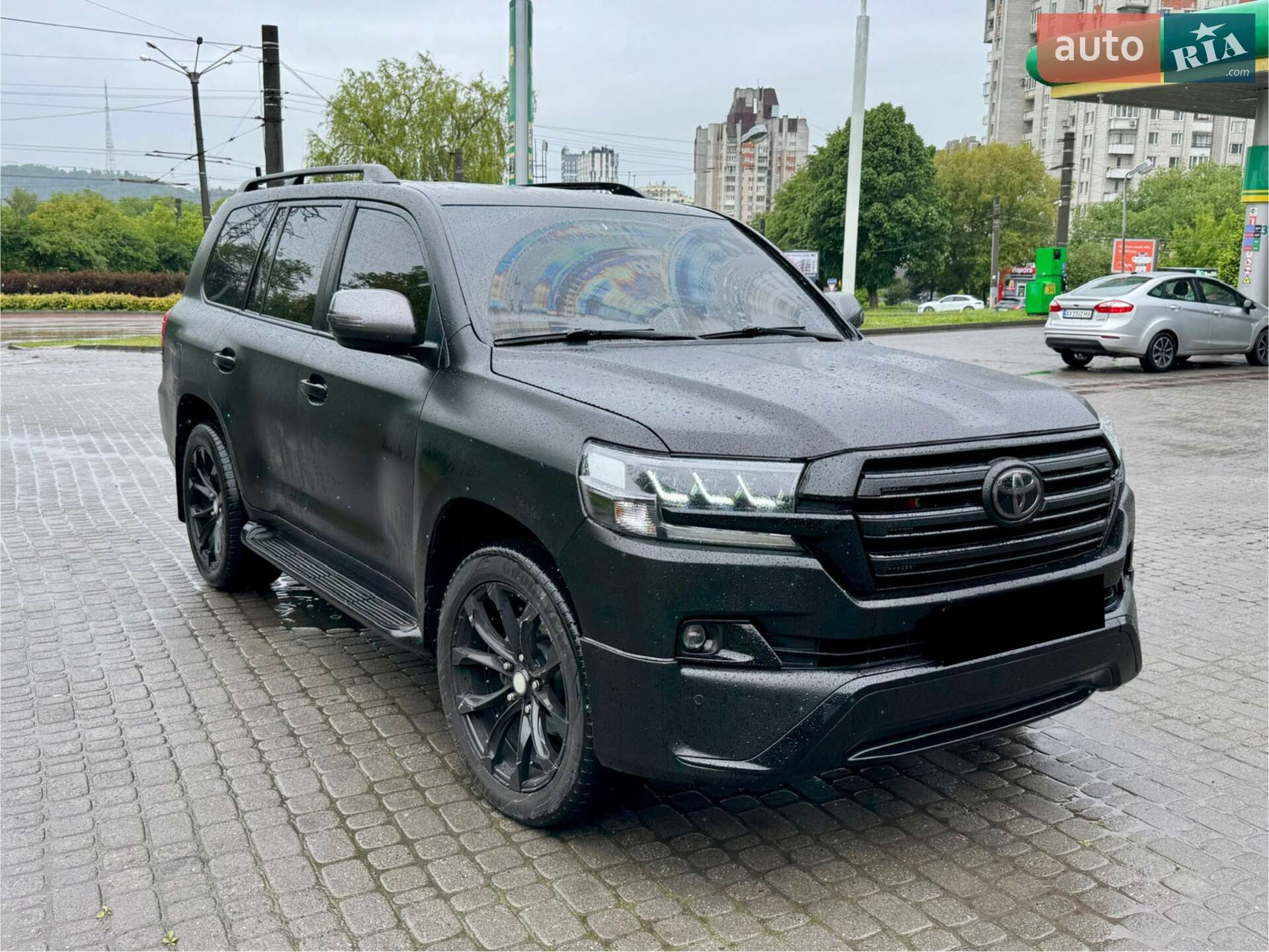 TOYOTA LAND CRUISER
