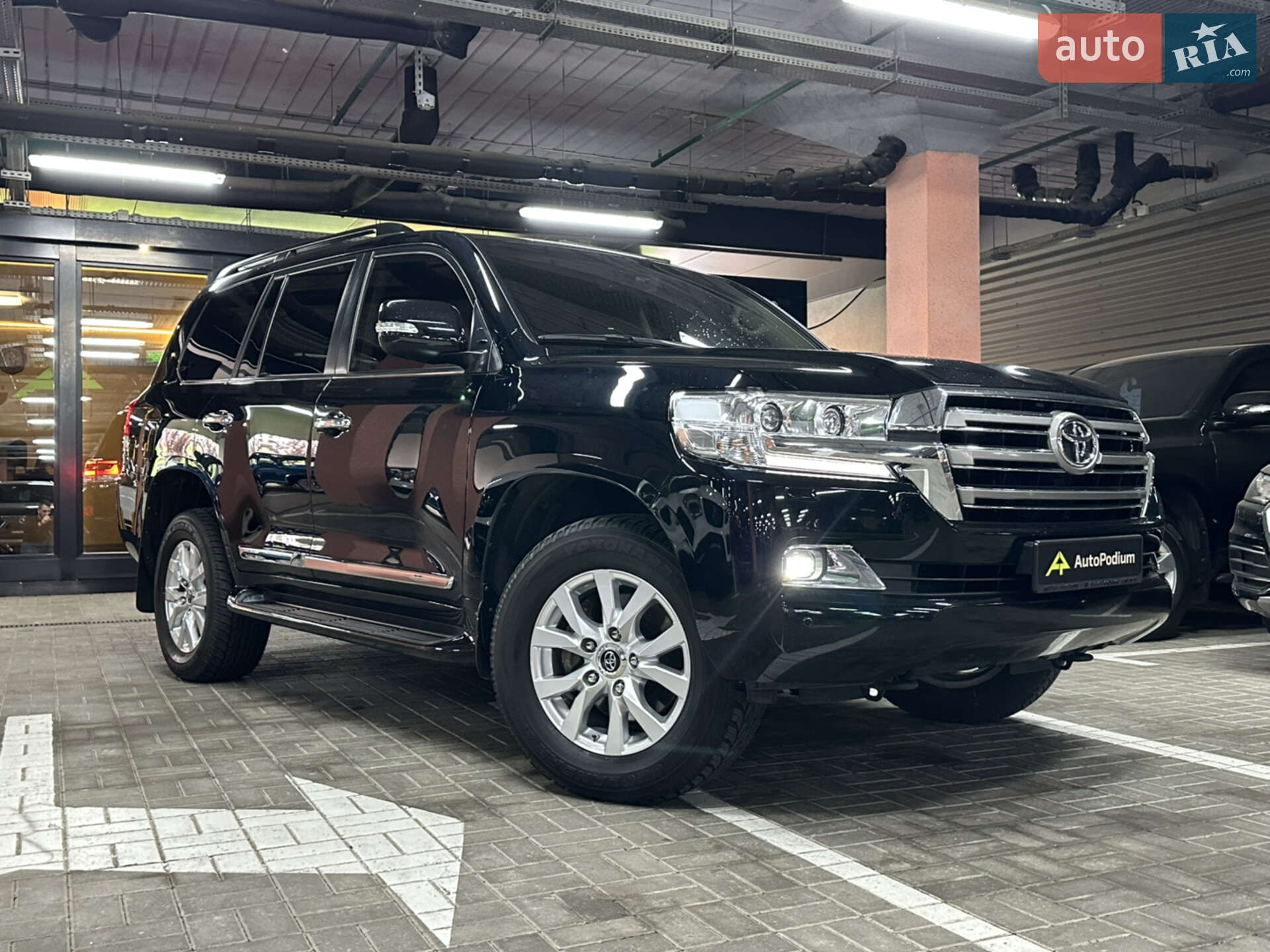TOYOTA LAND CRUISER 200