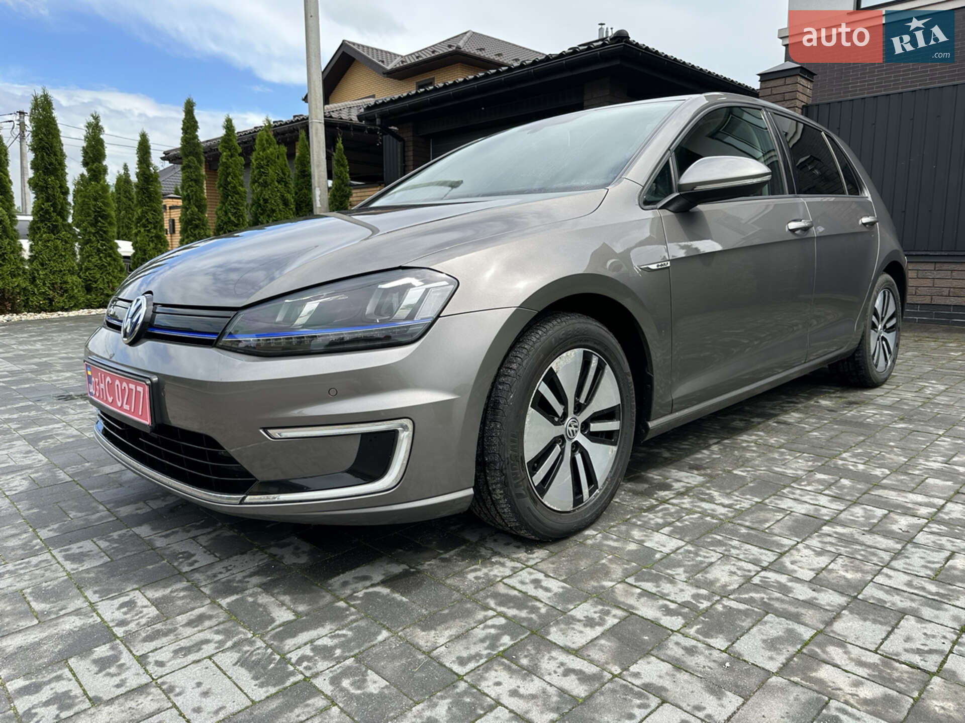 VOLKSWAGEN E-GOLF 2015