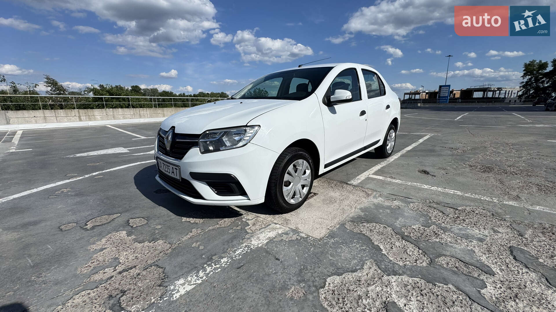RENAULT LOGAN 2018