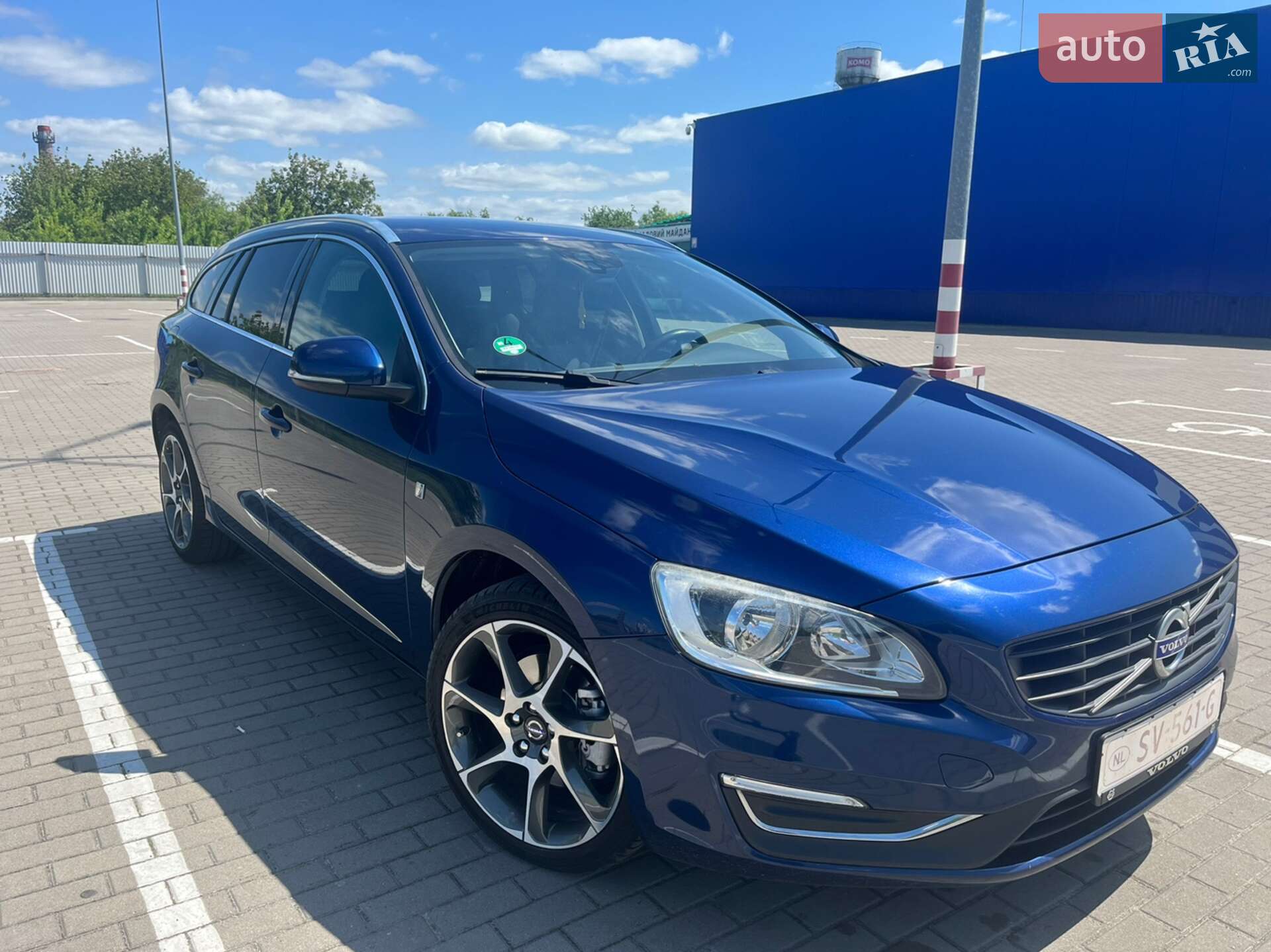 VOLVO V60 2015