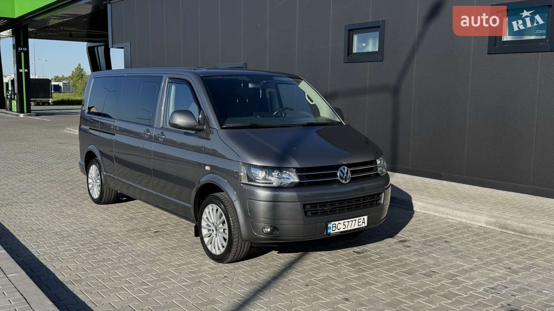 VOLKSWAGEN CARAVELLE