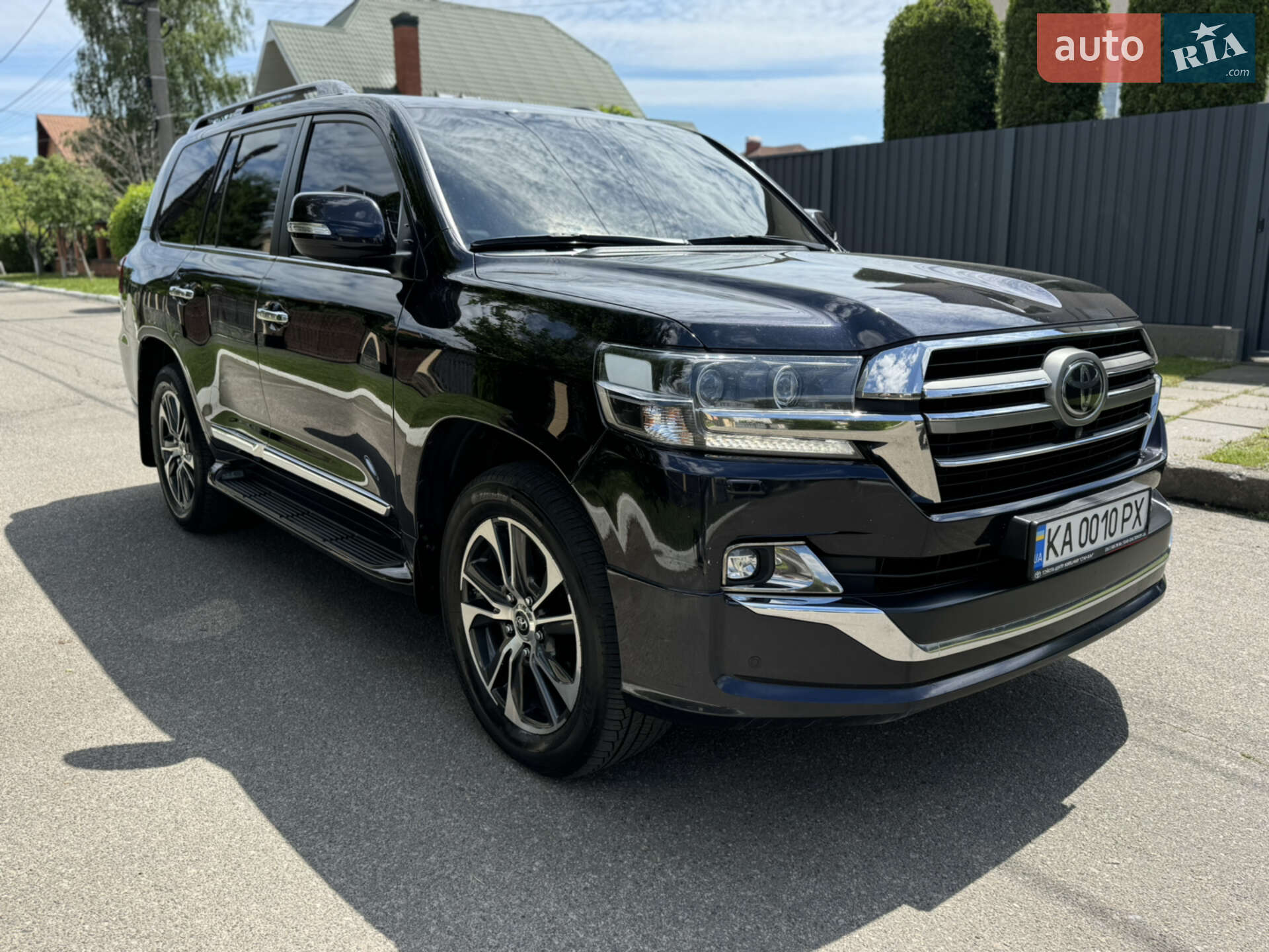 Головне фото звіту автомобіля TOYOTA LAND CRUISER 200 2020