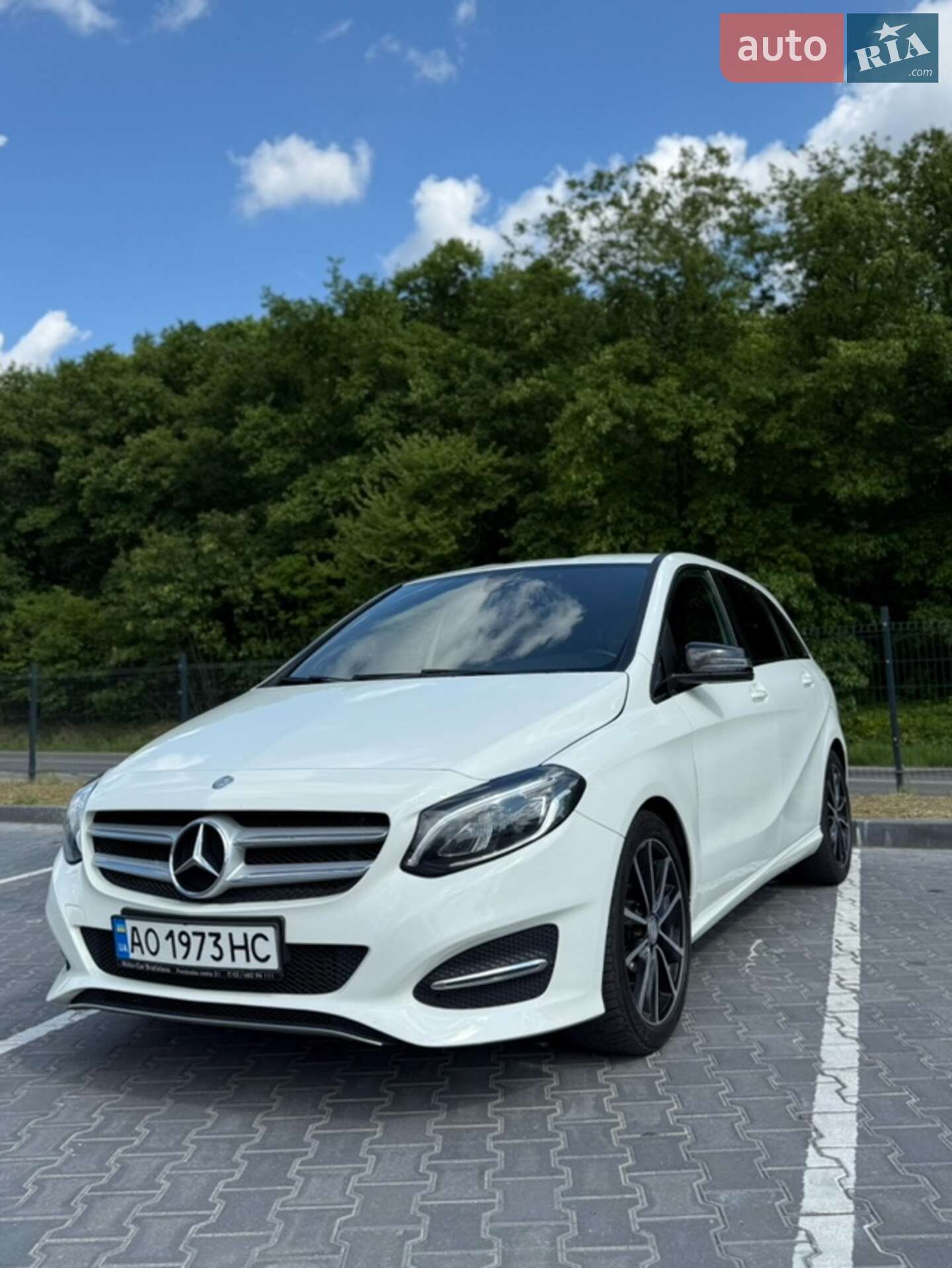 MERCEDES-BENZ B 180 2014