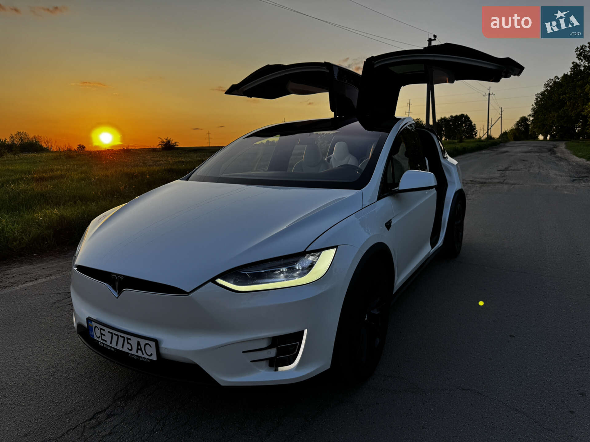 TESLA MODEL X