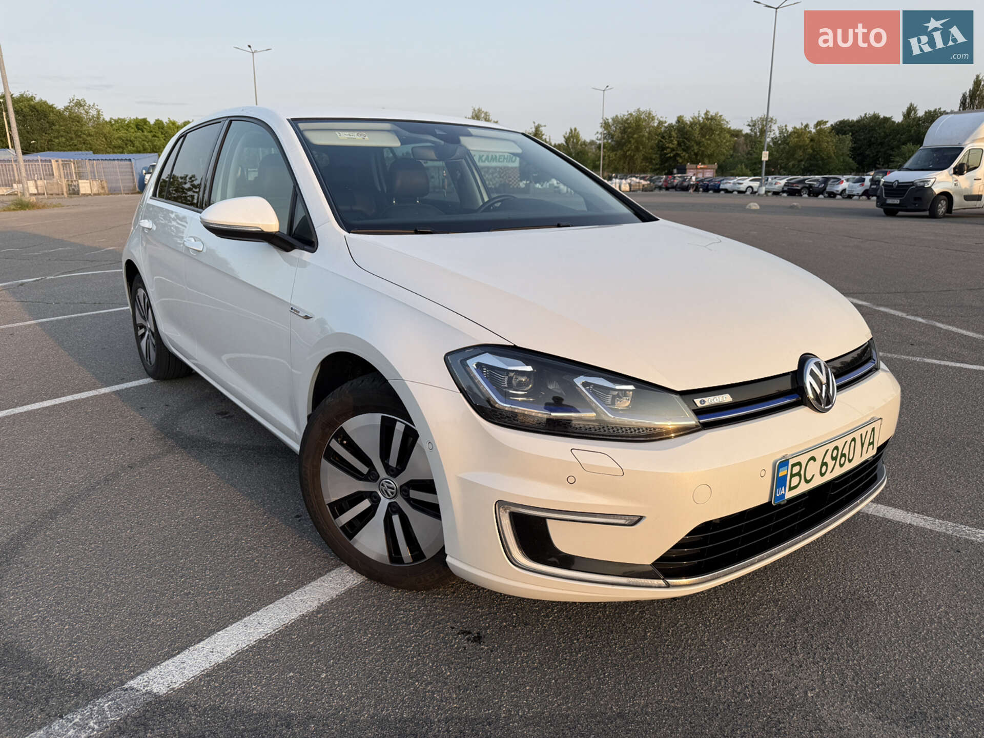 VOLKSWAGEN E-GOLF 2017