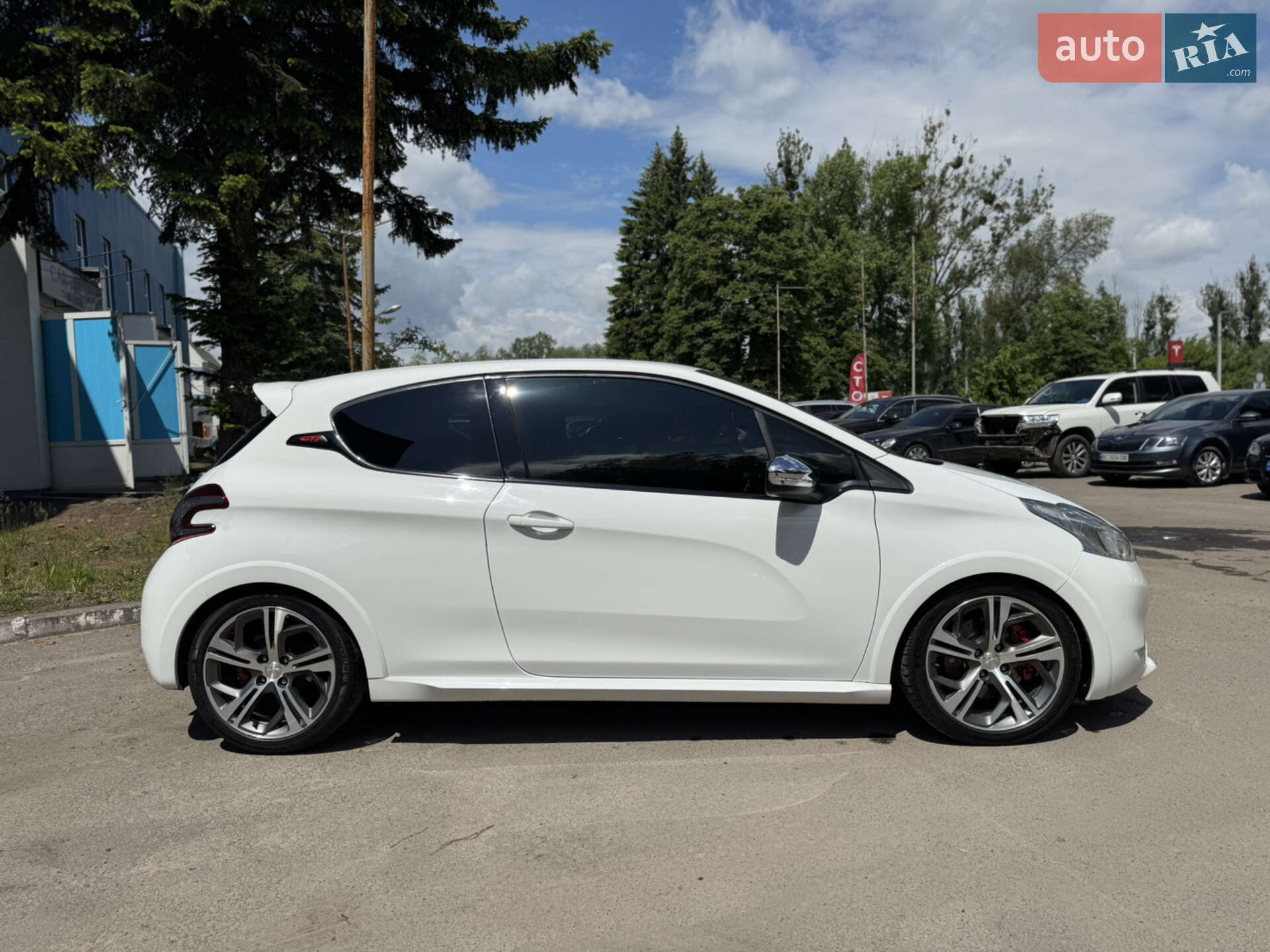 PEUGEOT 208 2013
