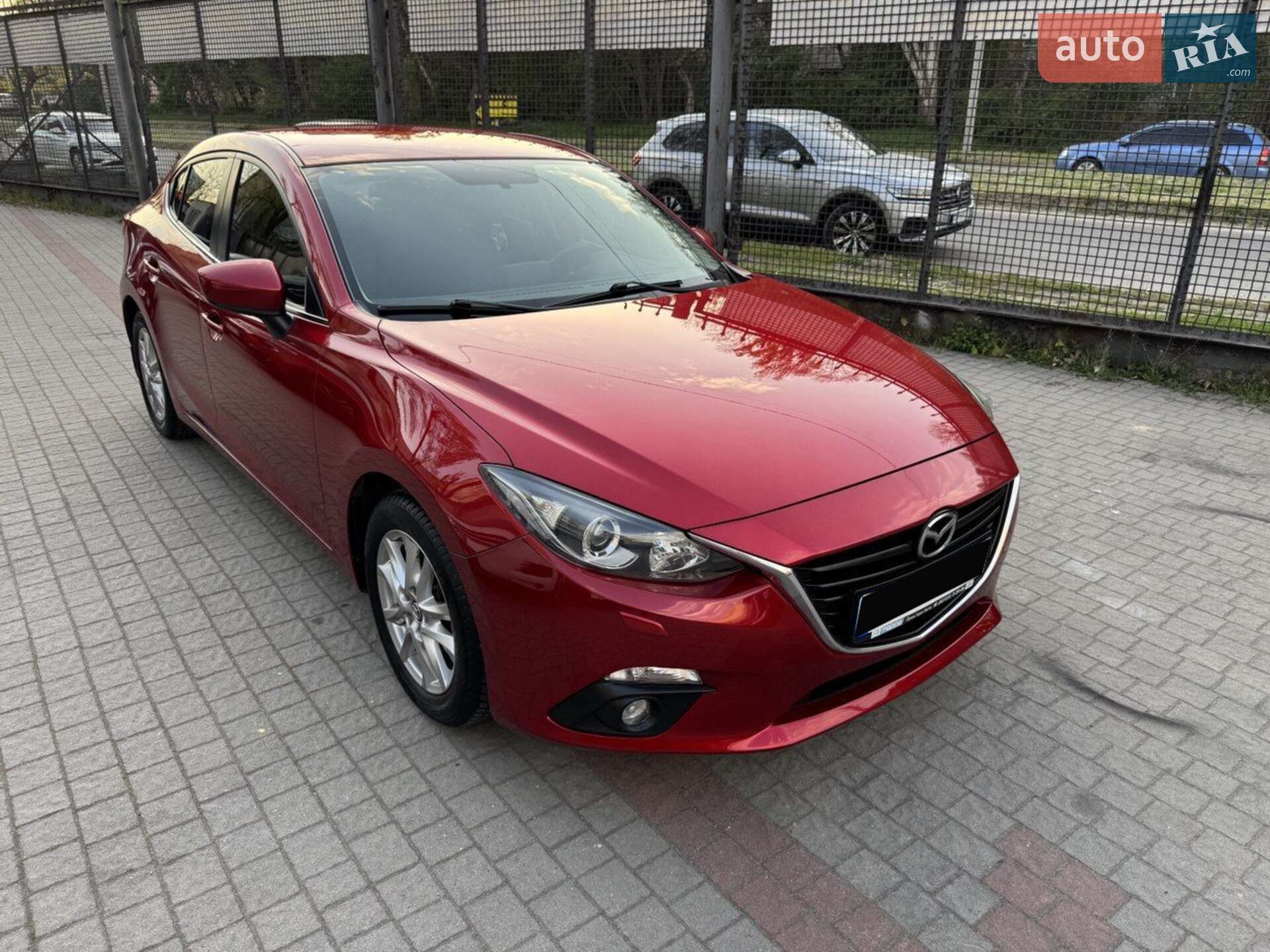 Головне фото звіту автомобіля MAZDA 3 2015