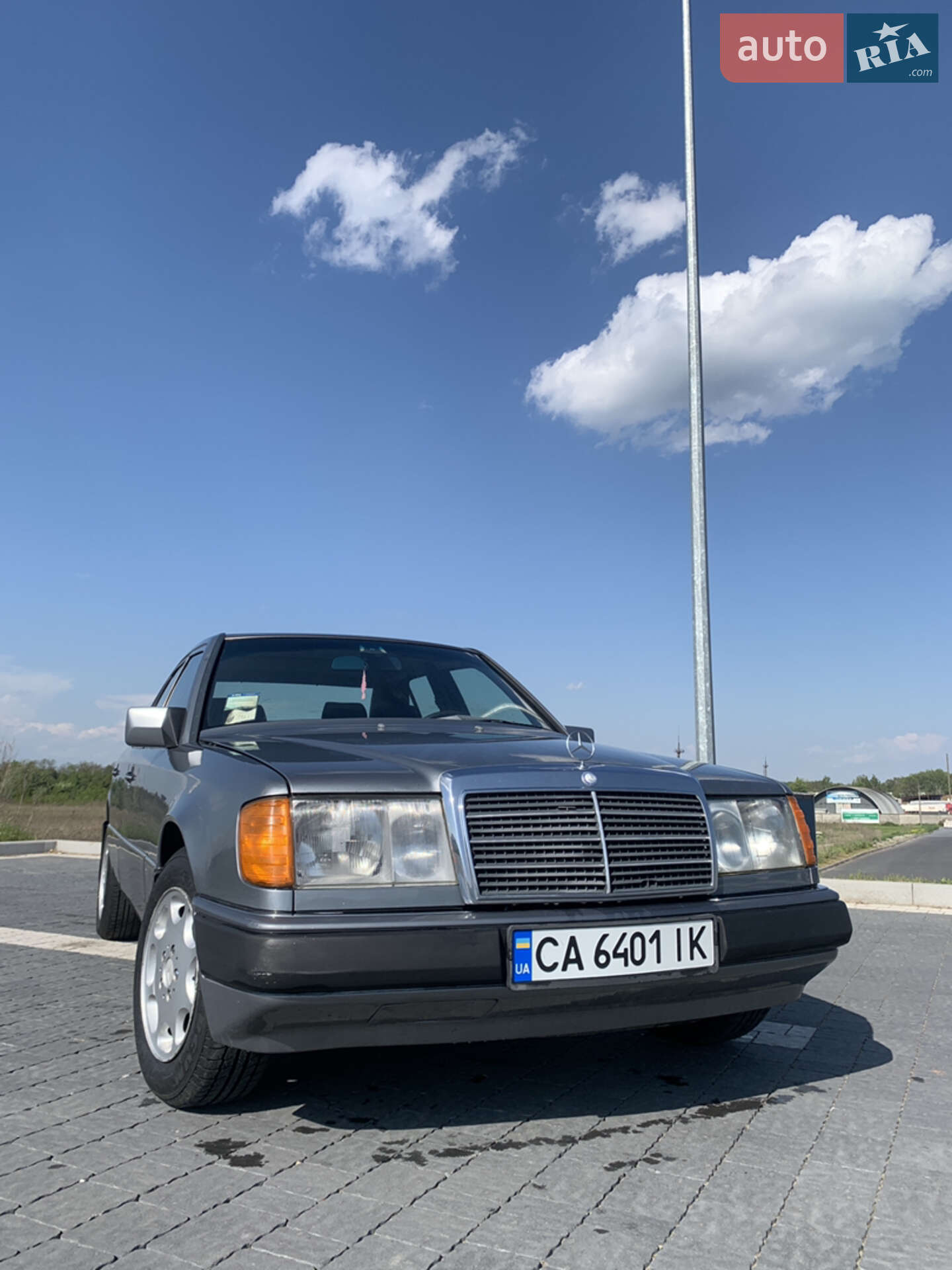 MERCEDES-BENZ 124 1990