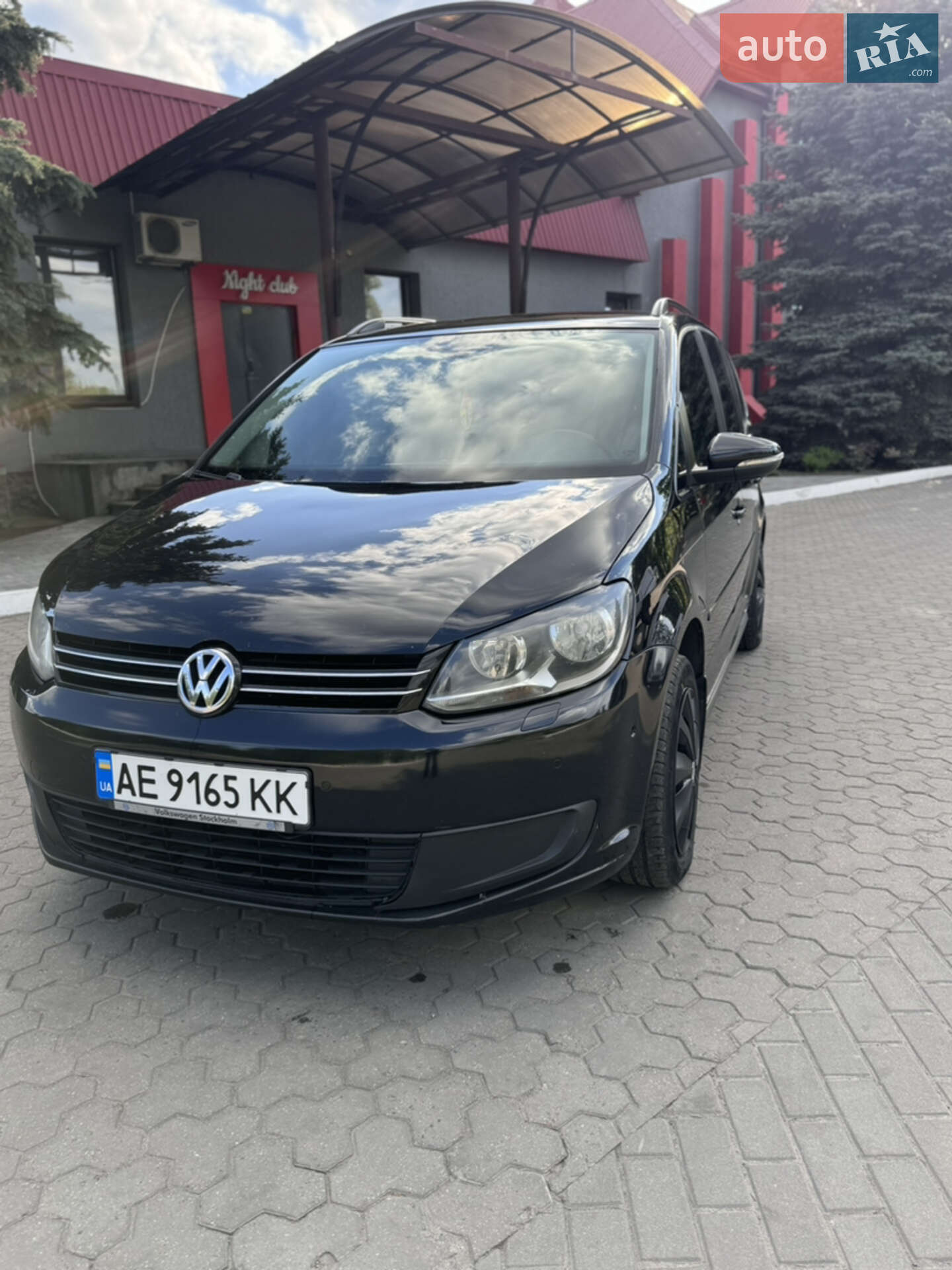 VOLKSWAGEN TOURAN 2011