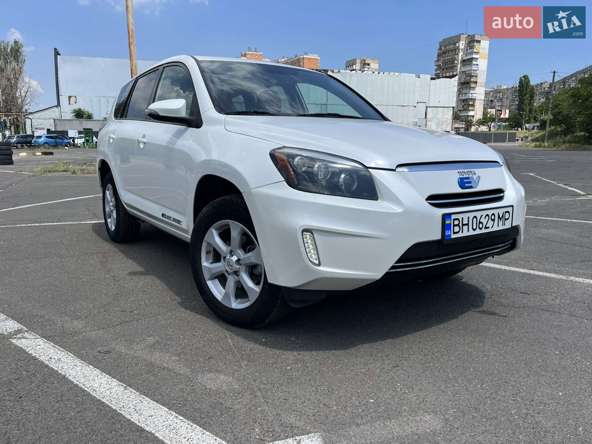 TOYOTA RAV4 EV 2013