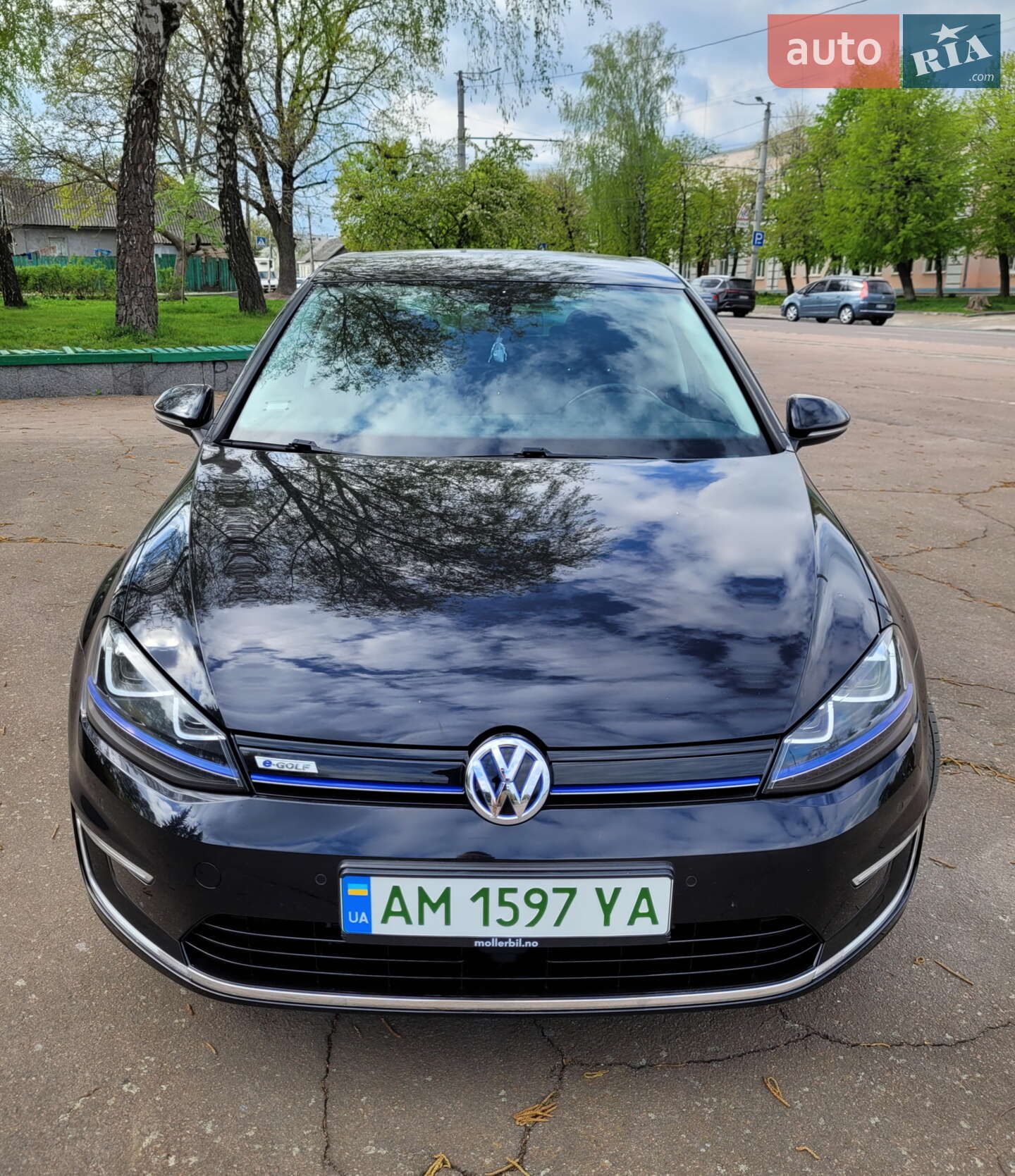 VOLKSWAGEN E-GOLF 2015