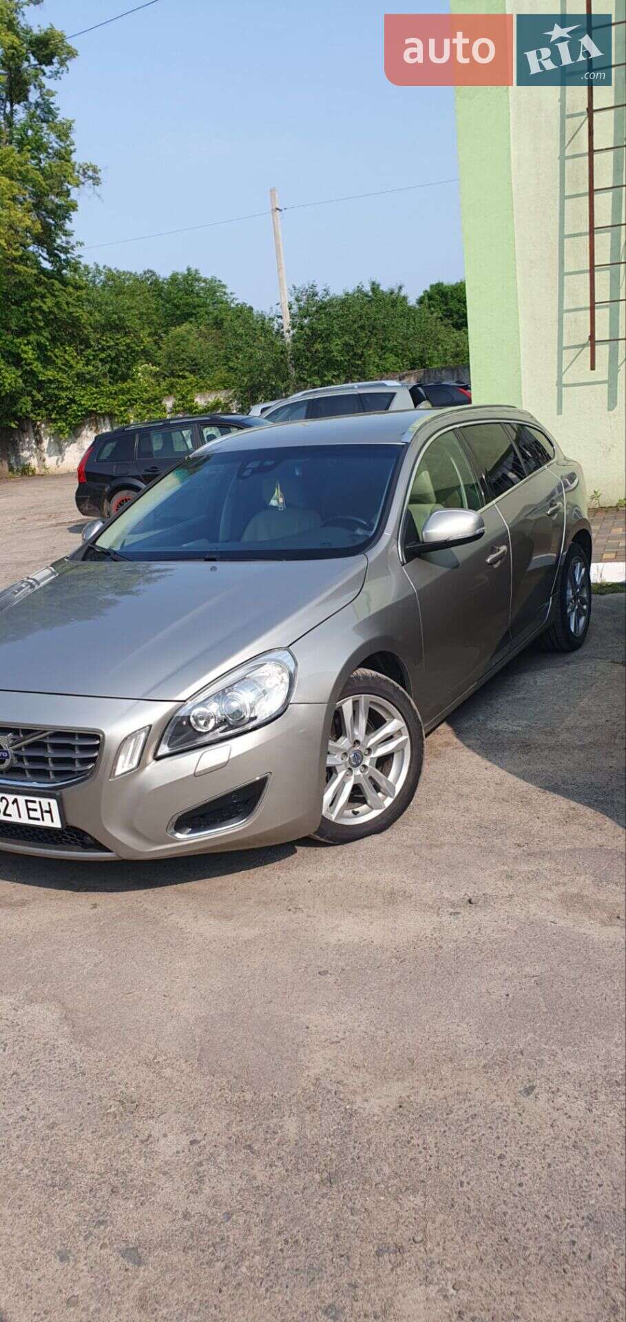 Головне фото звіту автомобіля VOLVO V60 2011