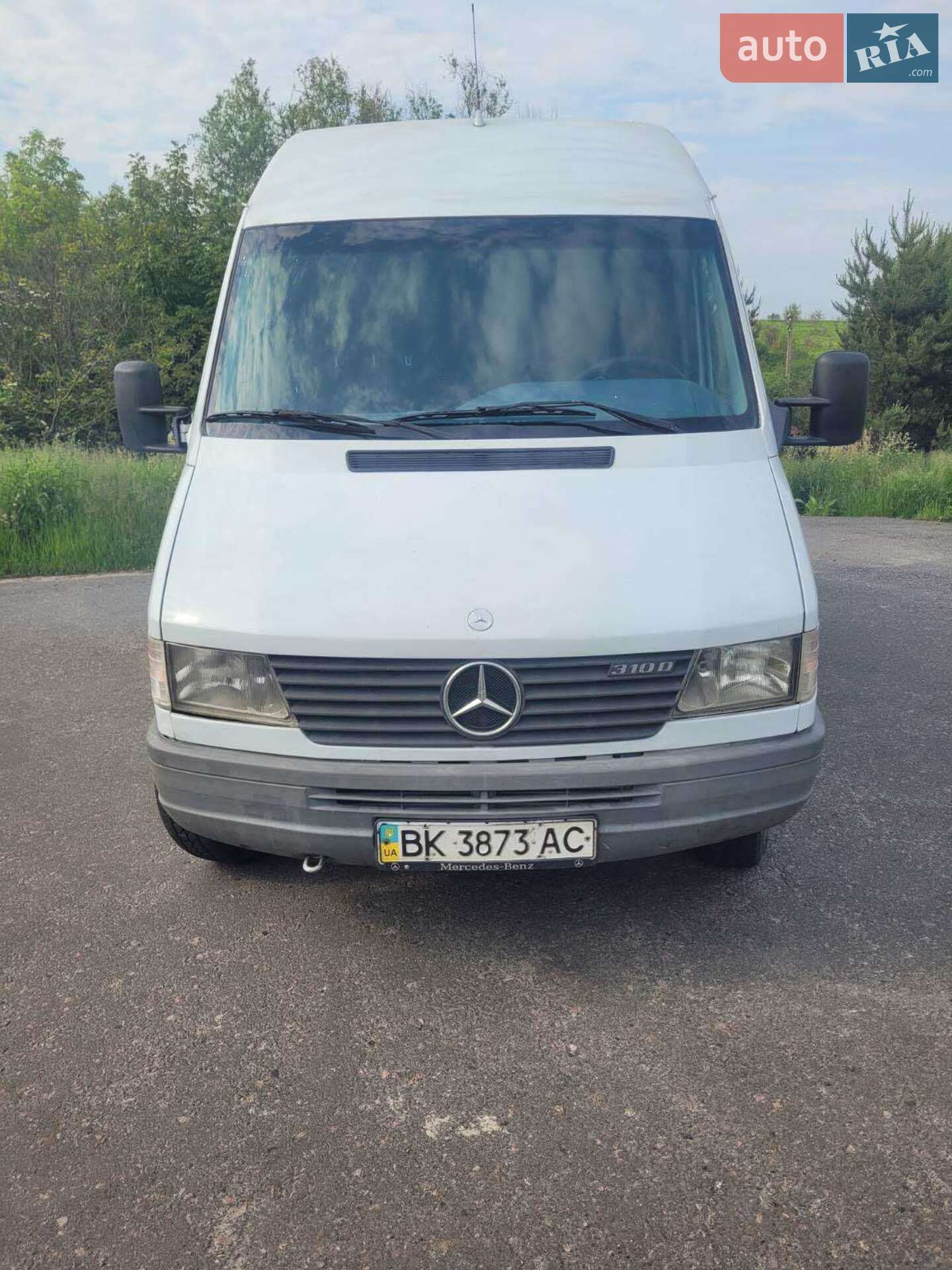 MERCEDES-BENZ 310 1998