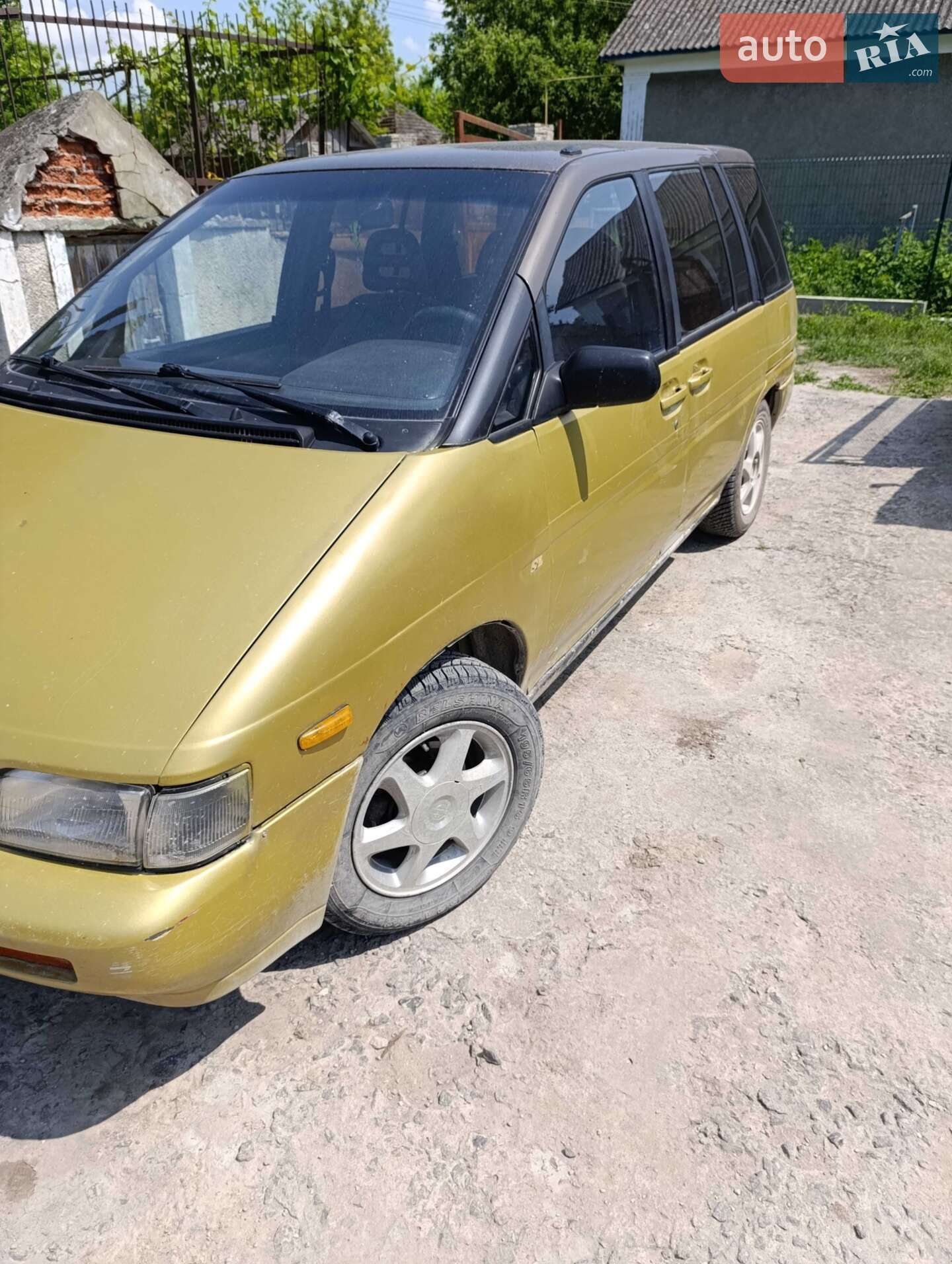 NISSAN PRAIRIE 1992