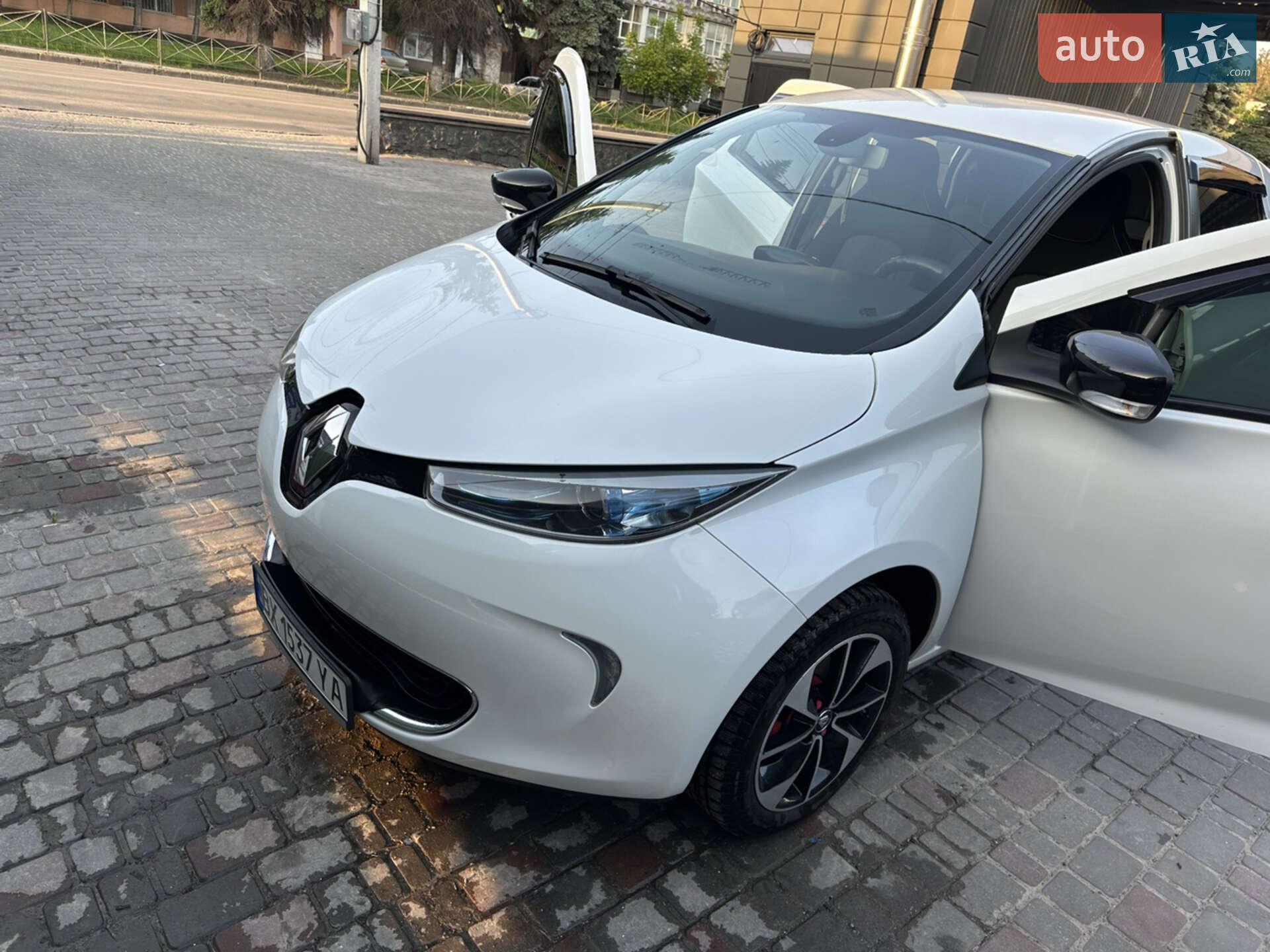 Головне фото звіту автомобіля RENAULT ZOE 2017