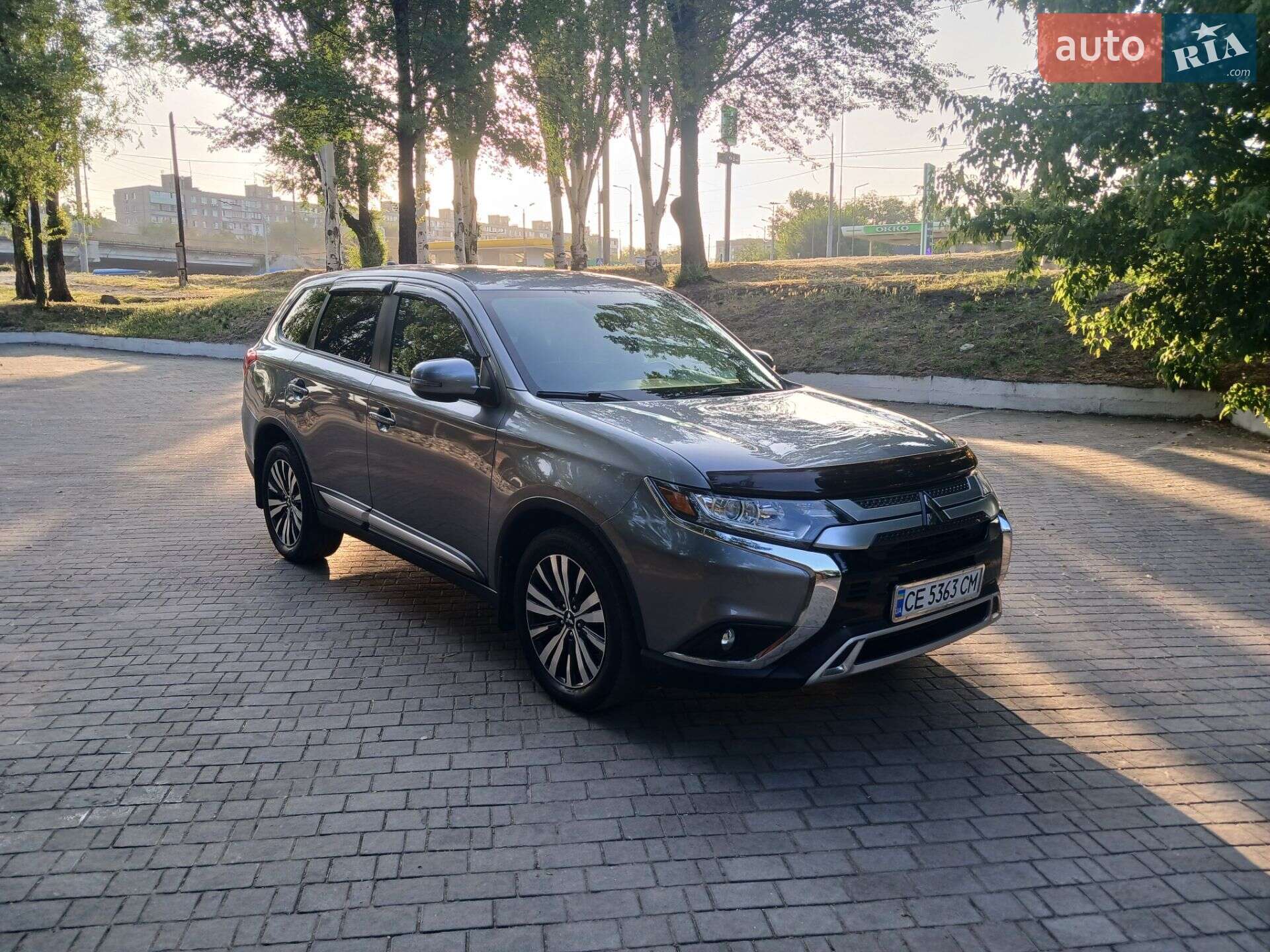 MITSUBISHI OUTLANDER 2019