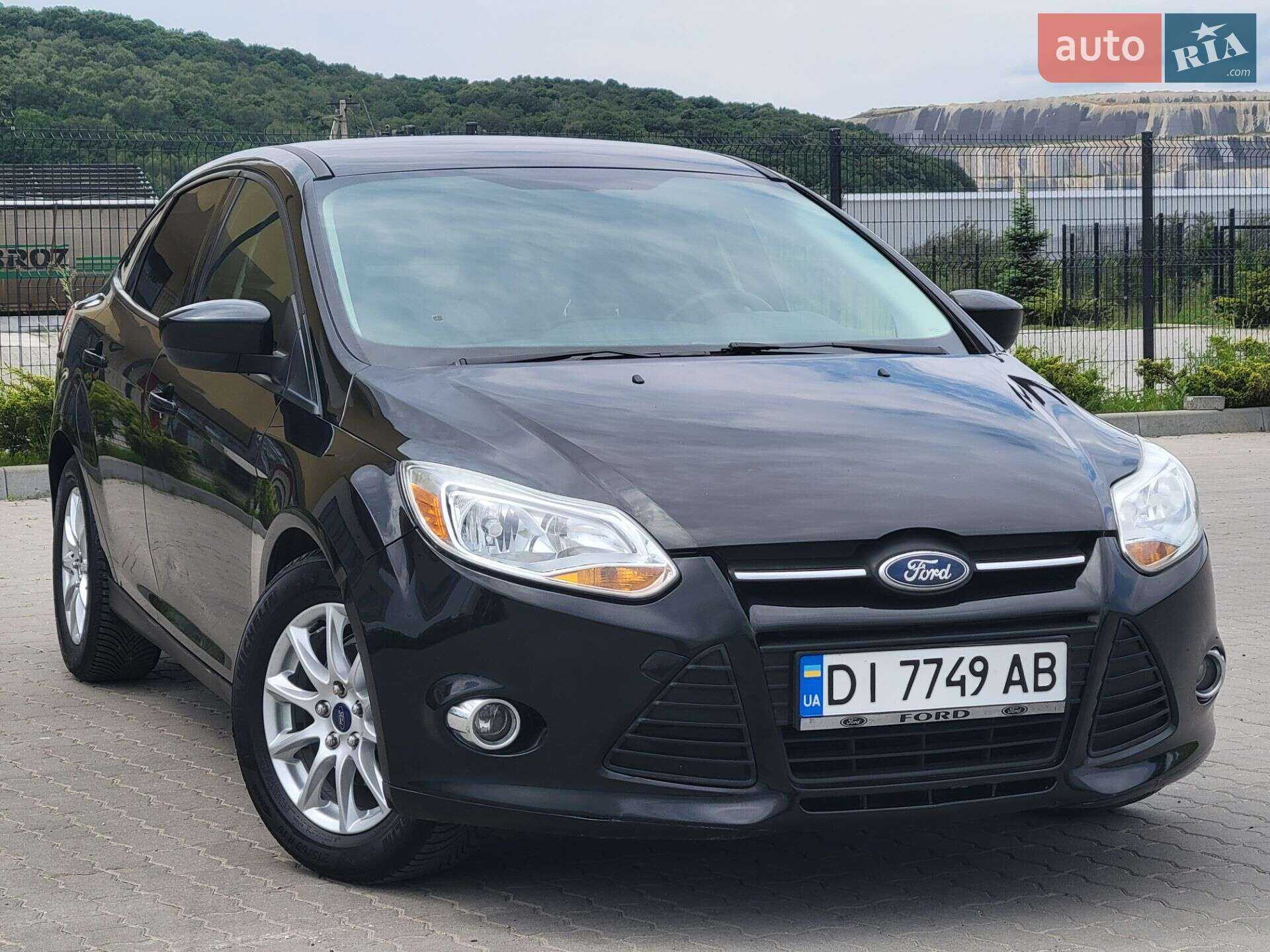 Головне фото звіту автомобіля FORD FOCUS 2012