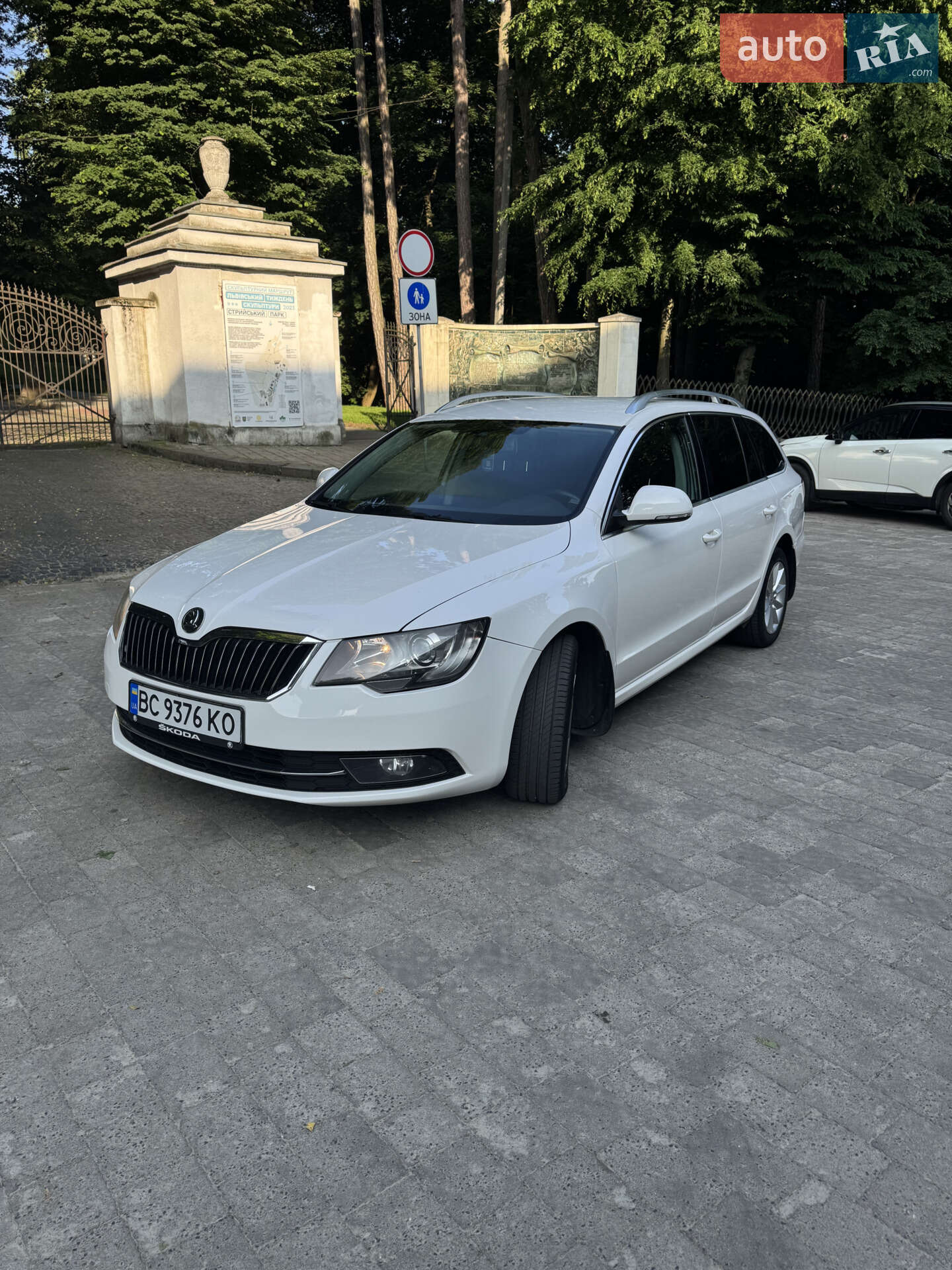 Головне фото звіту автомобіля SKODA SUPERB 2013