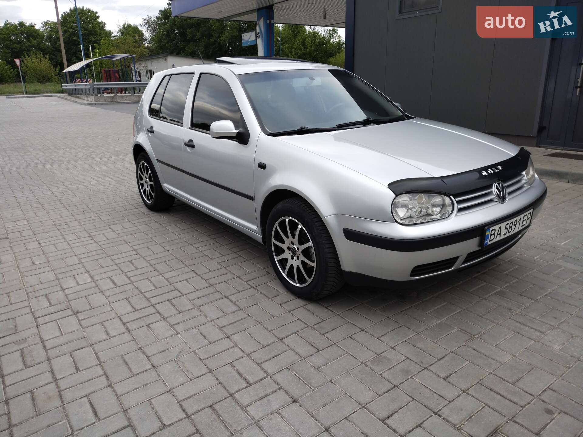 VOLKSWAGEN GOLF 2003