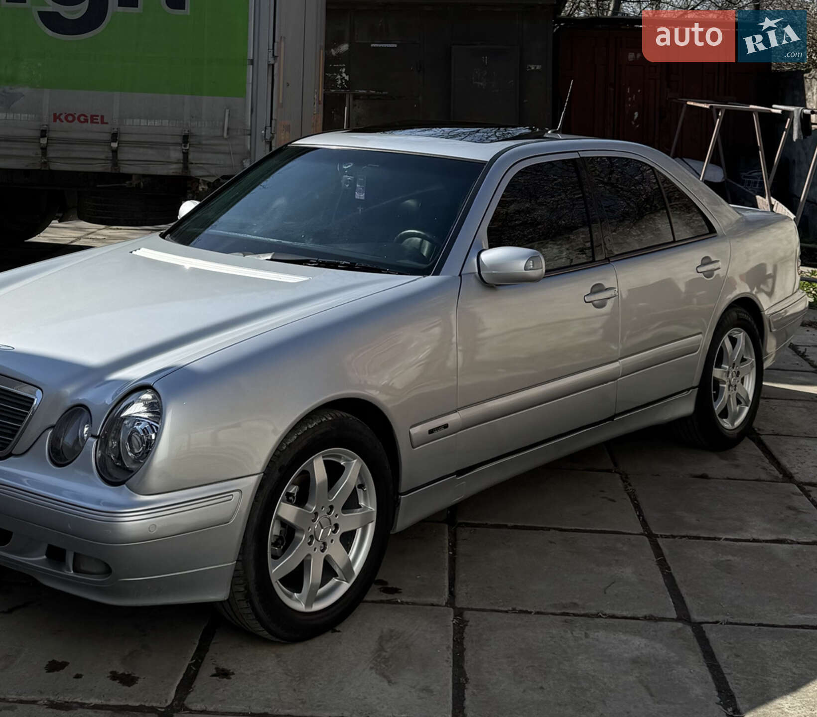 MERCEDES-BENZ 210 1999